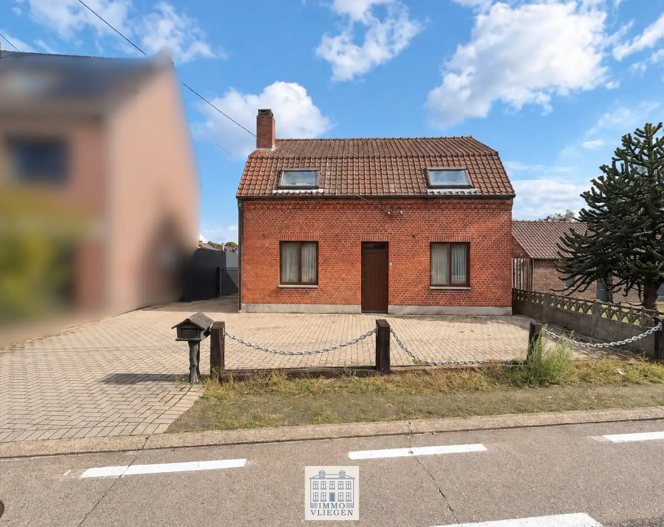 Te renoveren vrijstaande woning met ruime tuin op perceel van circa 800 vierkante meter in Neeroeteren foto 4