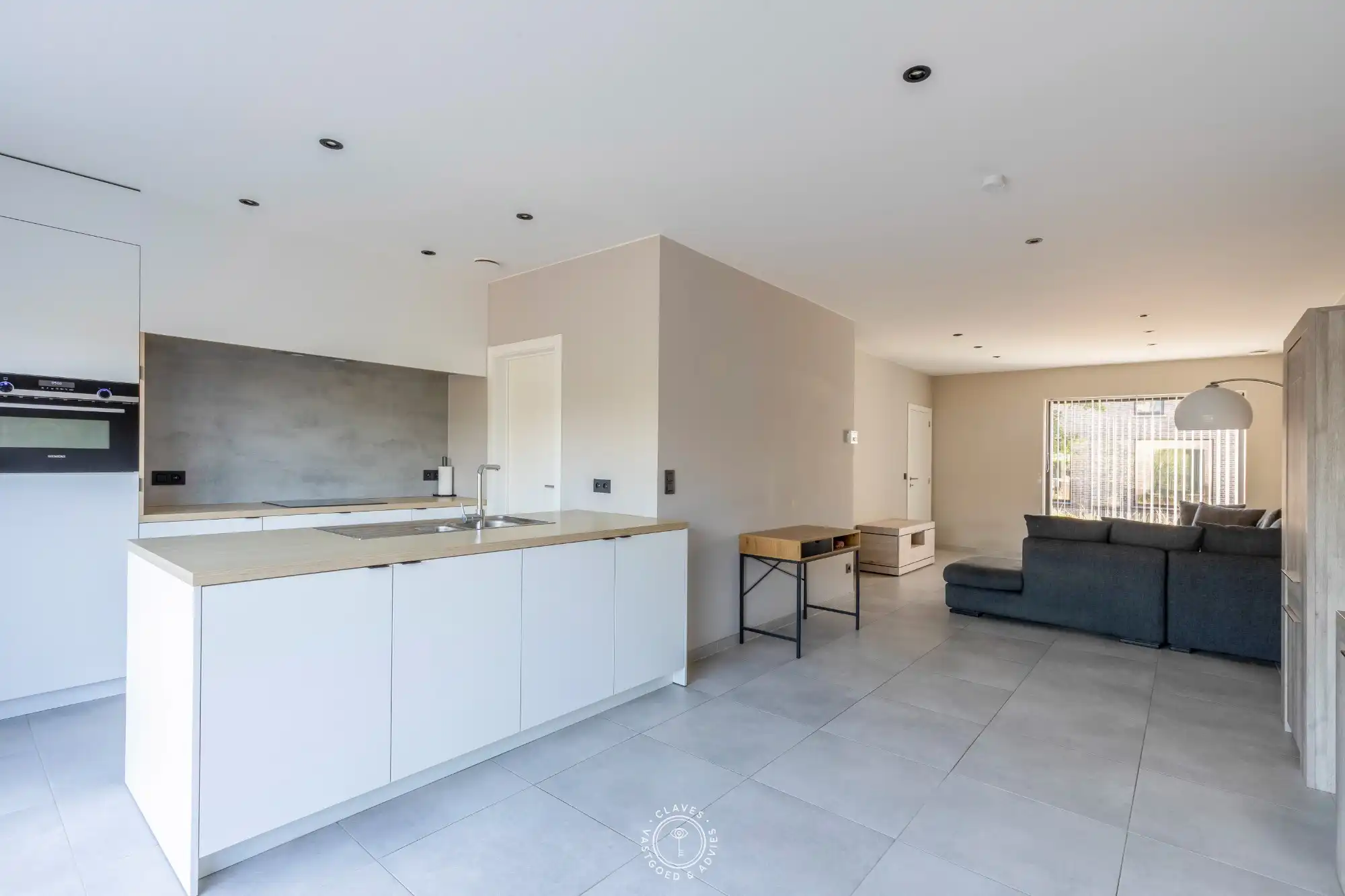 Praktische nieuwbouw woning met tuin en garage foto 2