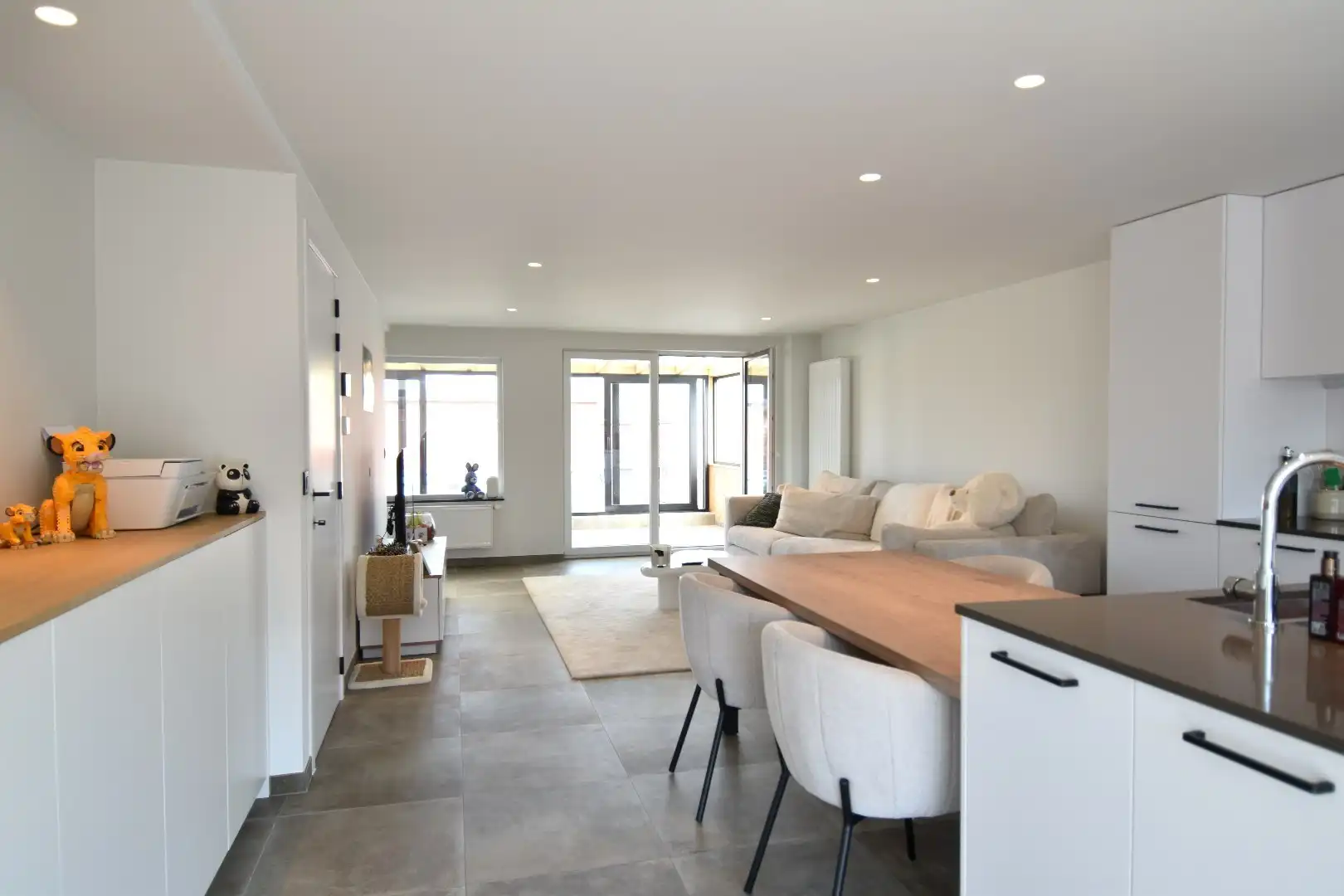 Vernieuwd duplexappartement met opslagruimte van 144 m² foto 2