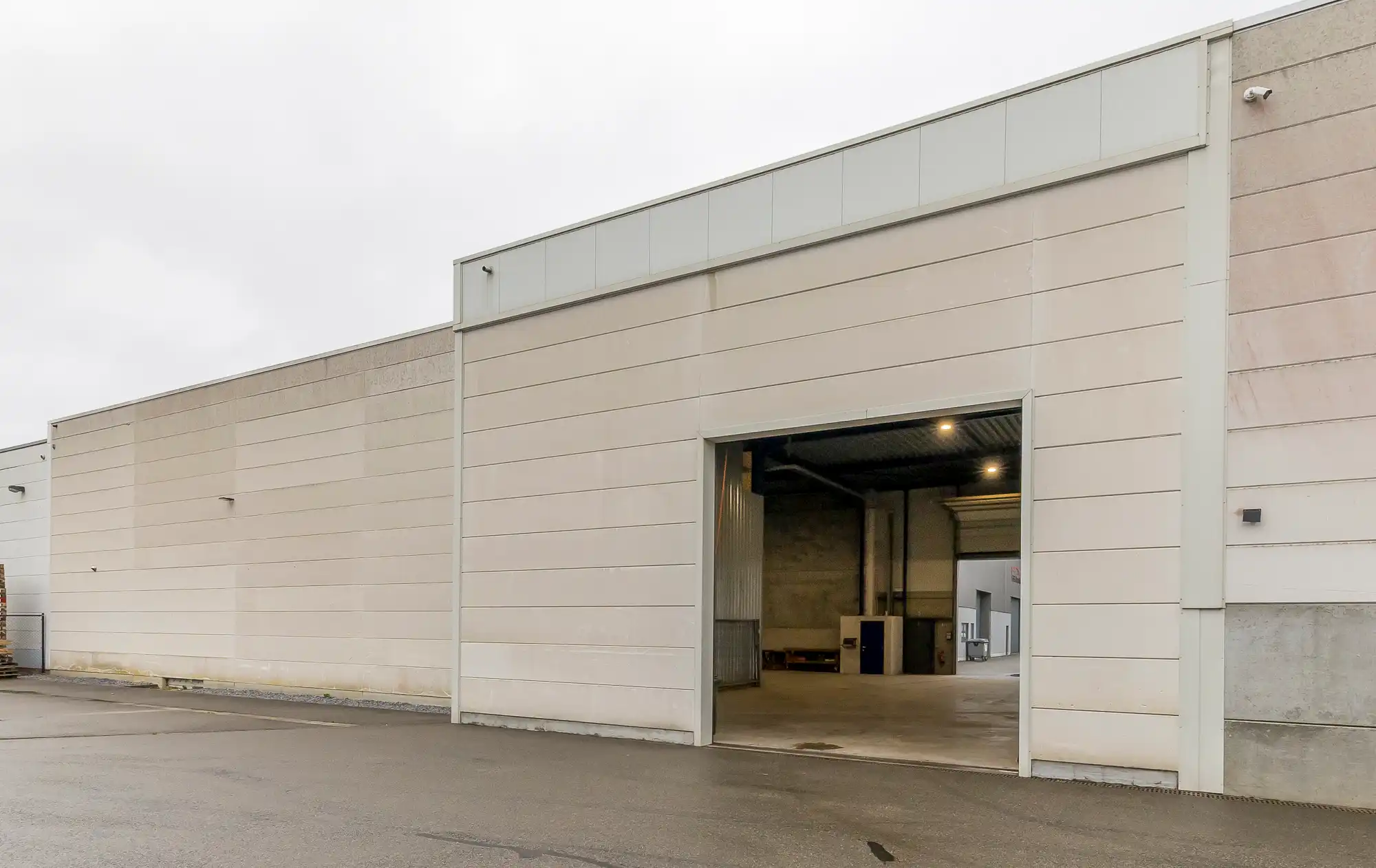  Zoeken op trefwoorden ... Vergelijk aanbiedingen TE KOOP: Bedrijfshal van 850m2 op gunstige locatie in Bree (industrieterrein Vostert) foto 11