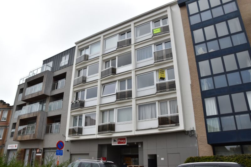 Ongemeubeld woonappartement nabij markt in  De Panne foto 3