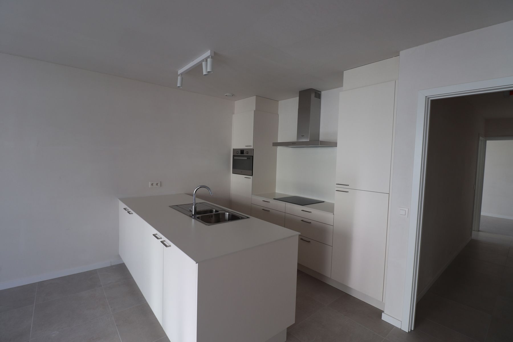 Prachtig nieuwbouwappartement met 2 slaapkamers, terras, autostaanplaats en berging. foto 4