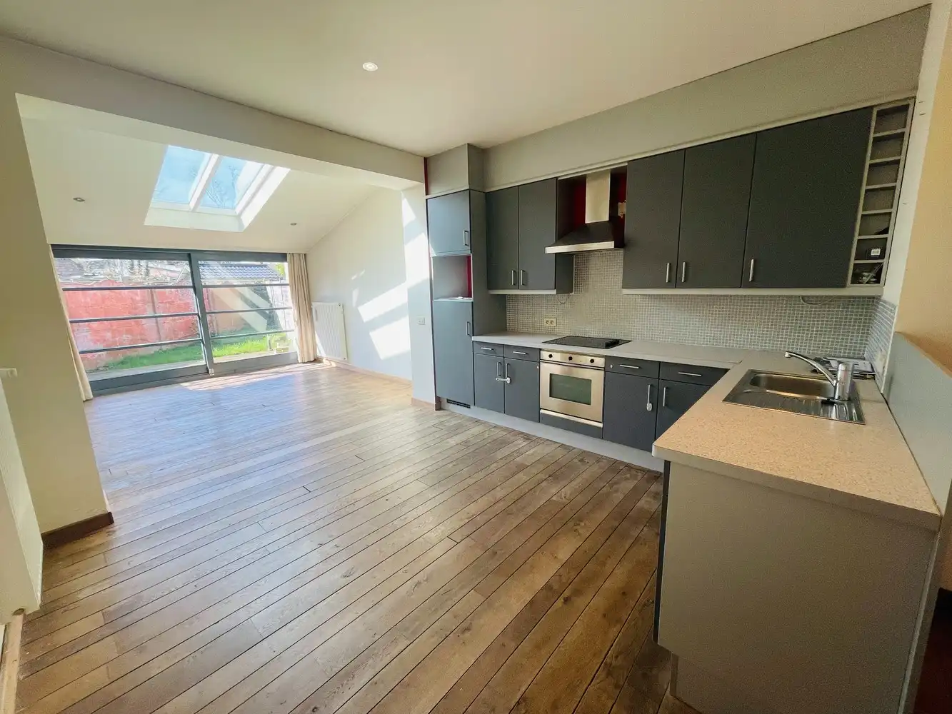 Assebroek, leuk ENERGIEZUINIG gezellig &nbsp;instapklaar woonhuis met 3 SLAAPKAMERS en tuintje foto 4