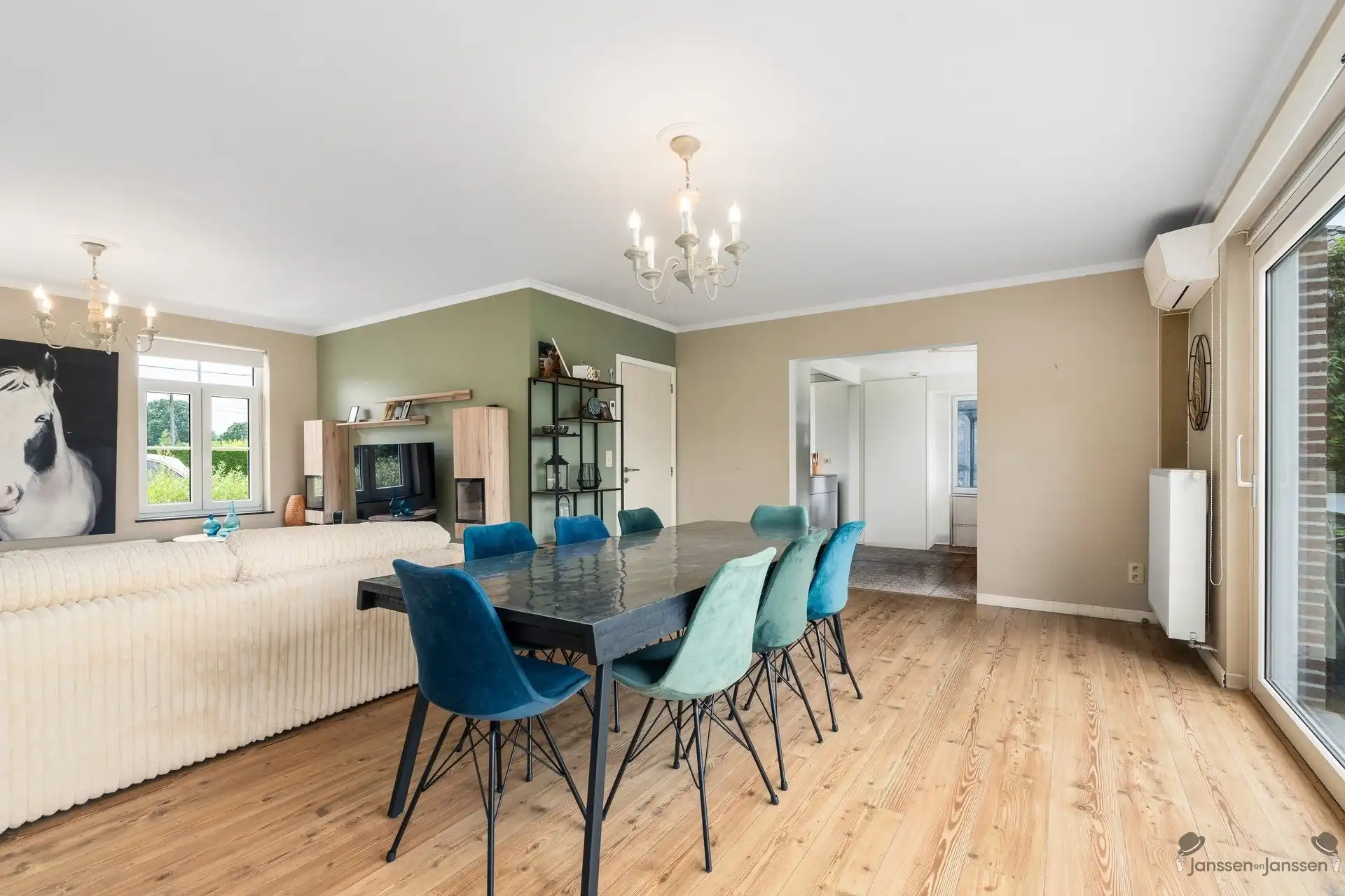 Moderne gezinswoning op een perceel van 6.940 m² met paardenaccommodatie foto 5