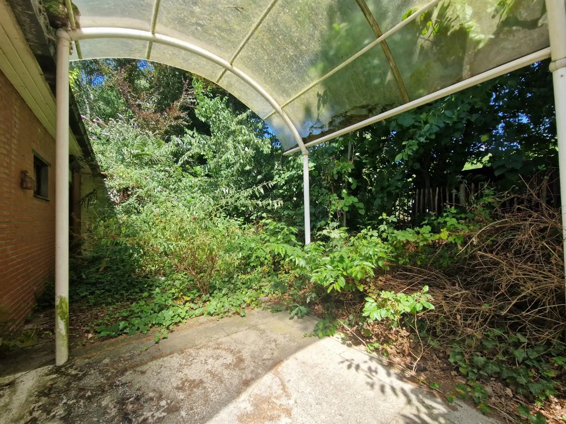 Gelijkvloerse, te renoveren woning op 10 are  foto 10