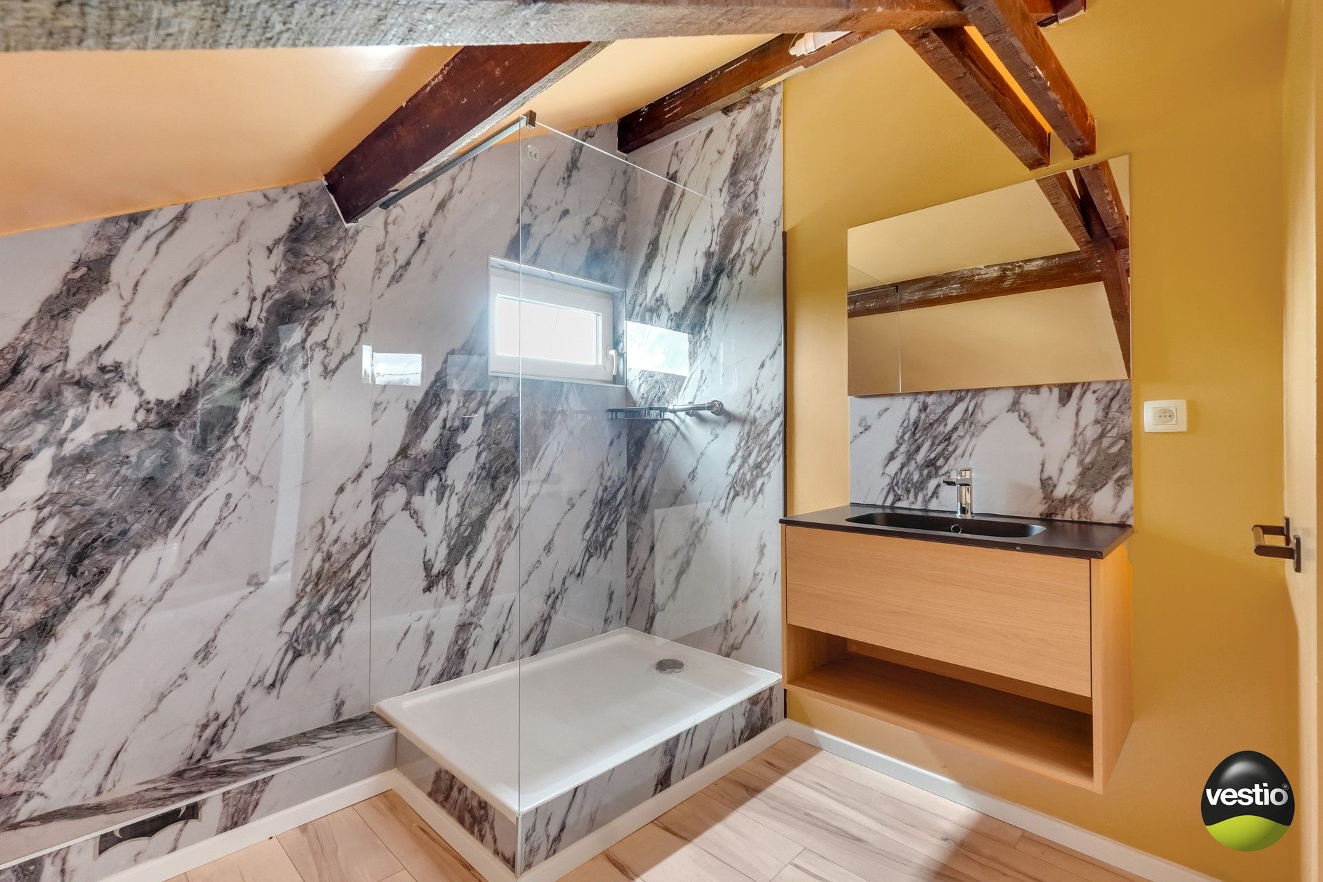 GERENOVEERDE WONING MET 5 SLAAPKAMERS foto 25