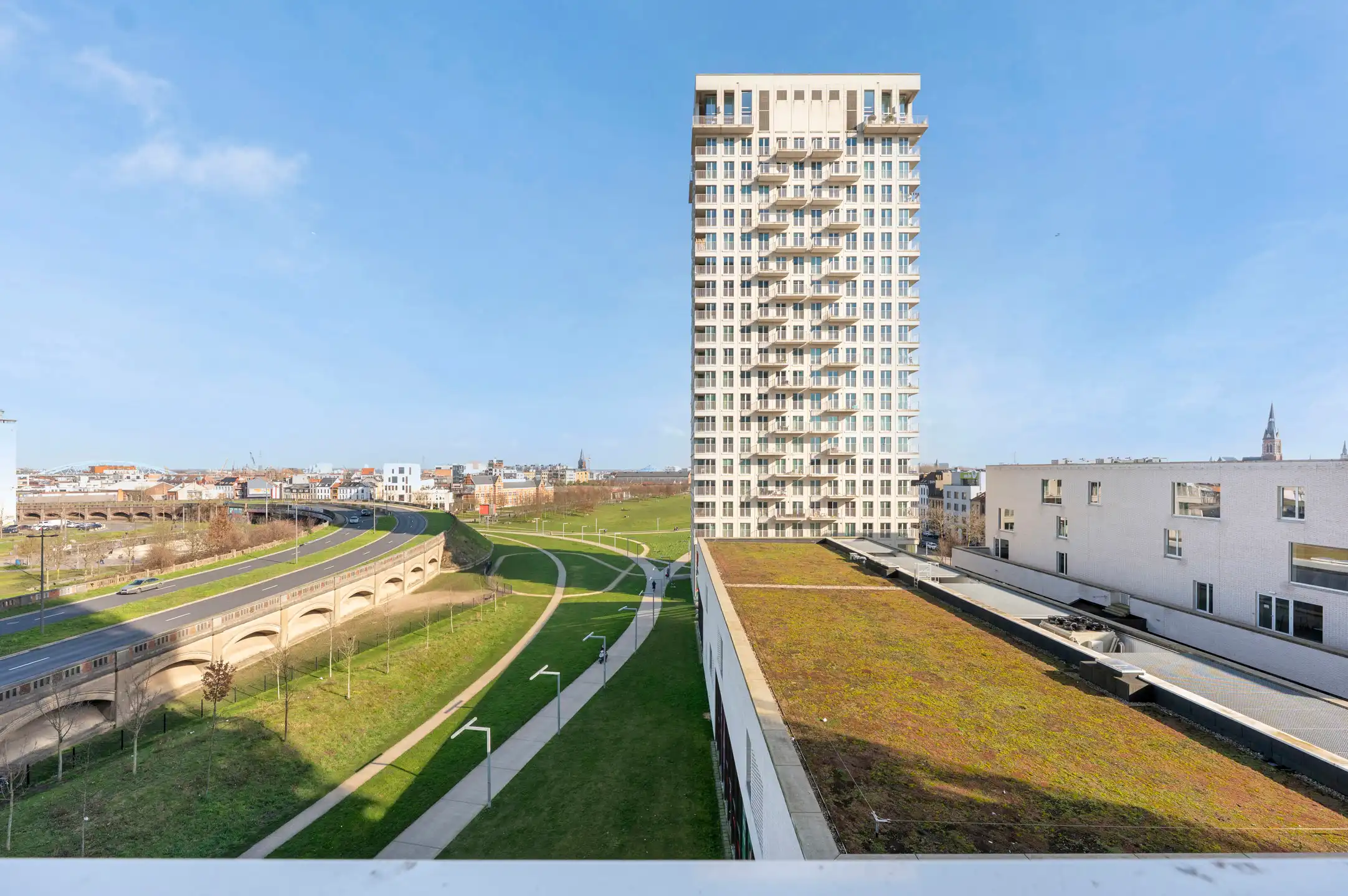 Lichtrijke studio met terras en topligging in Antwerpen foto 4