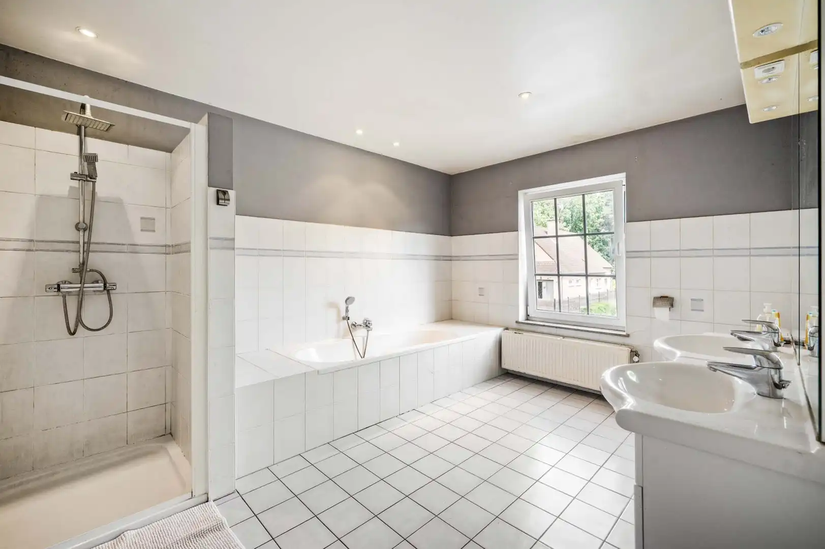 Vrijstaande woning in een rustige buurt te Langorp! foto 12