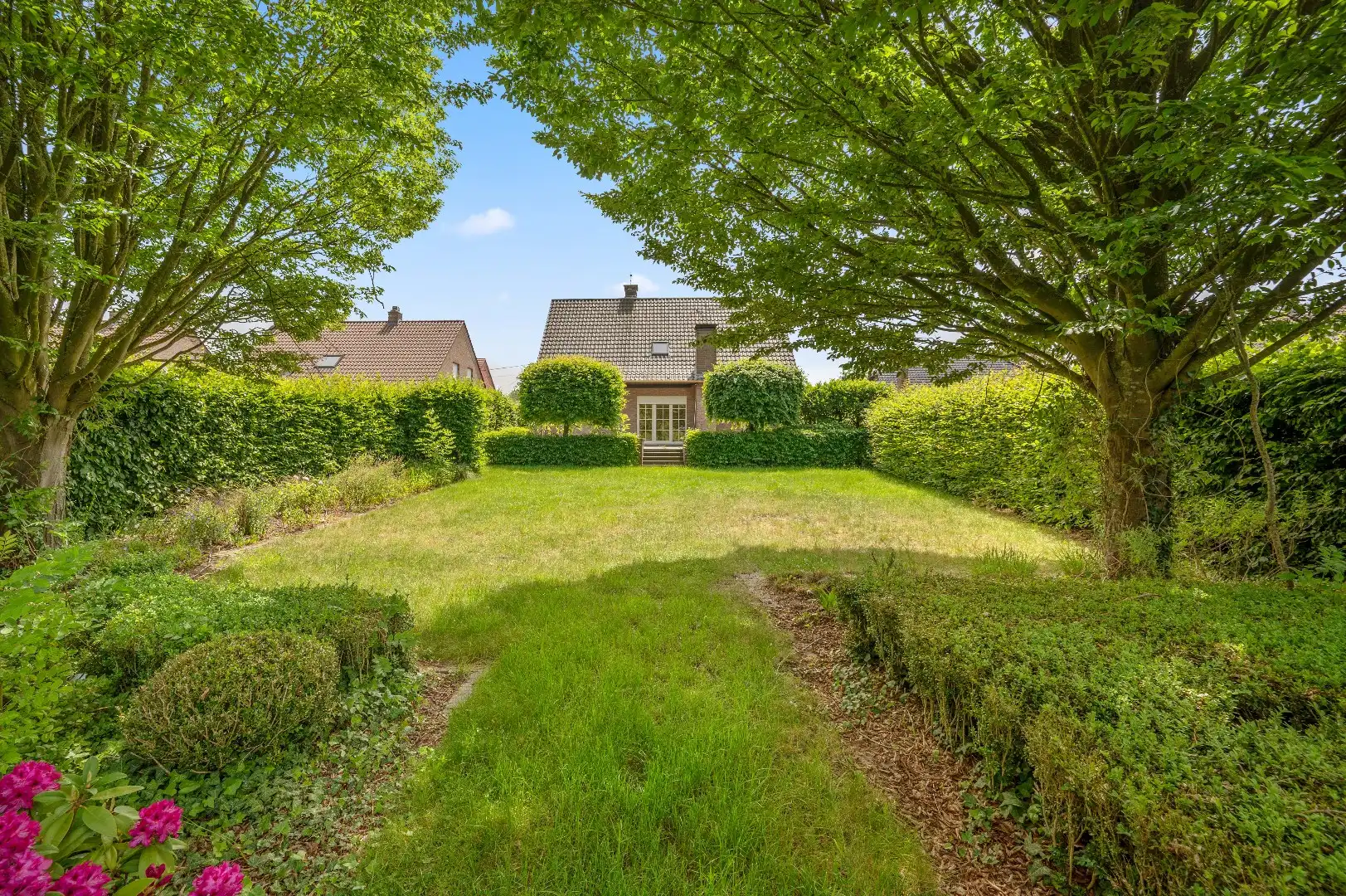 Exclusieve stijlvolle villa met prachtige tuin in rustige omgeving foto 3