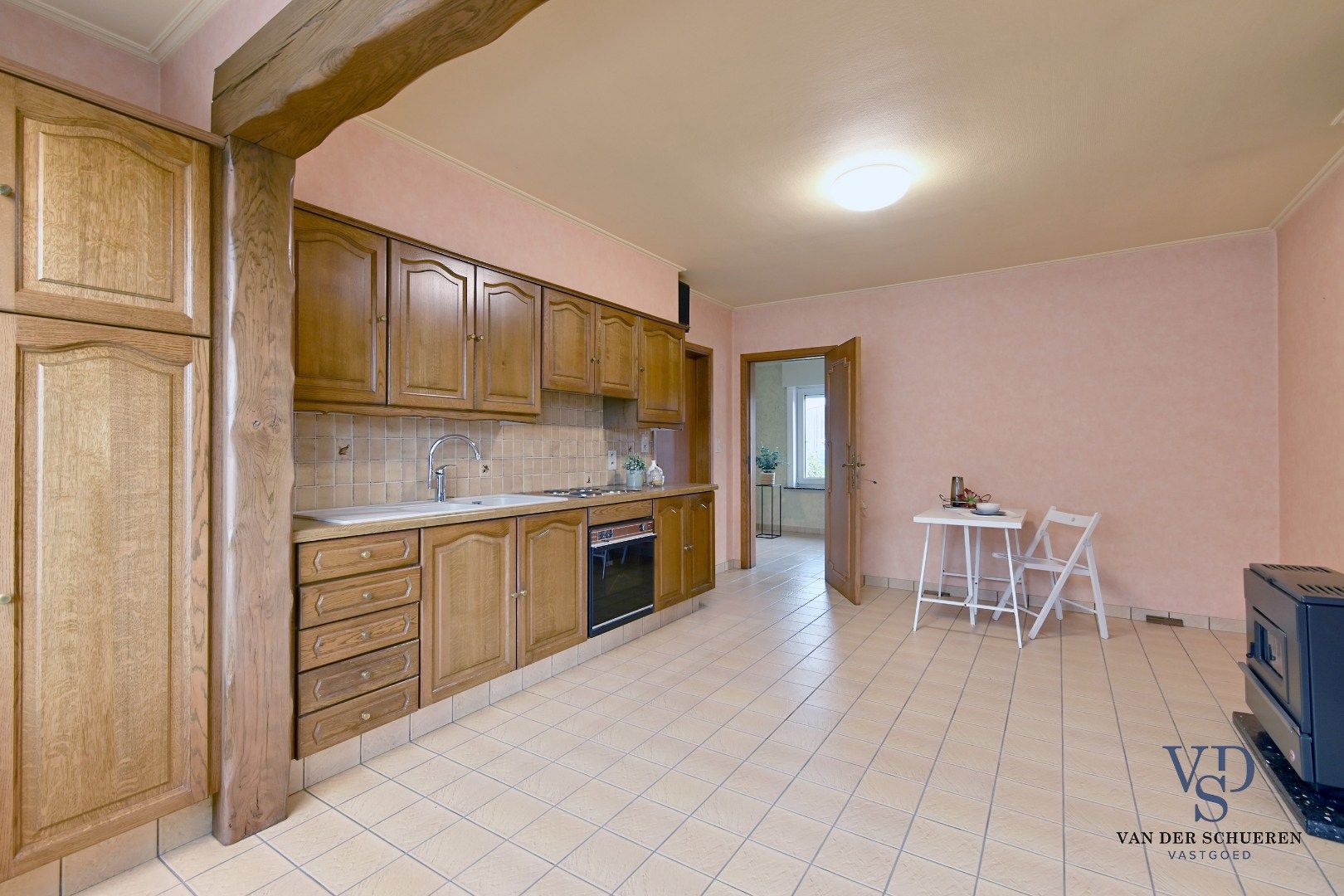 Bungalowwoning met afzonderlijke loods foto 9