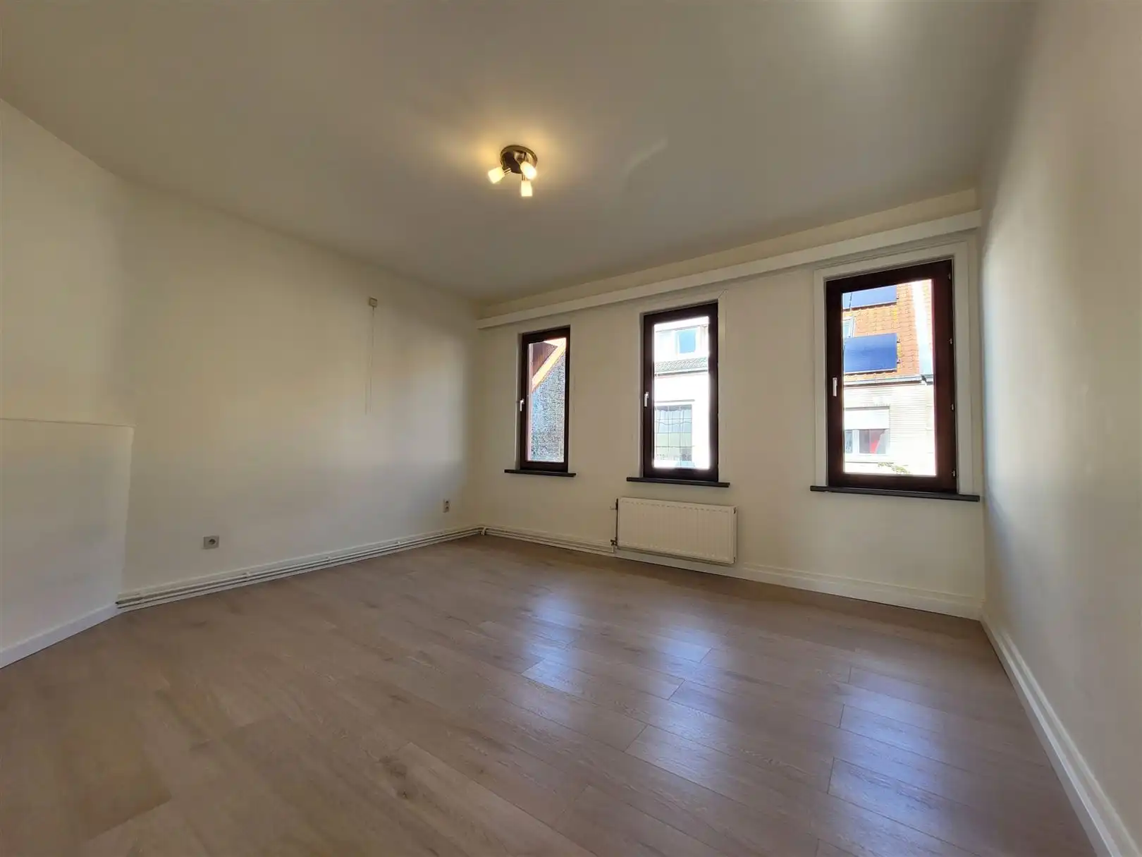 Gerenoveerde woning met zonnige tuin foto 16