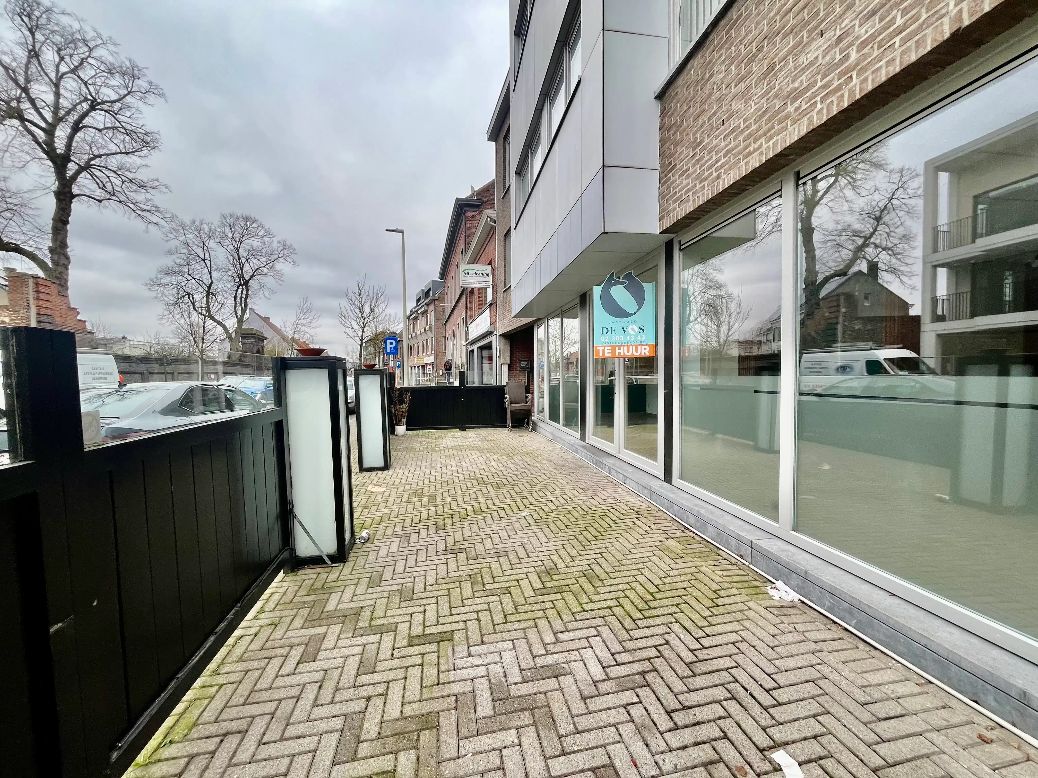 Centraal gelegen handelspand te Sleidinge-dorp foto 7