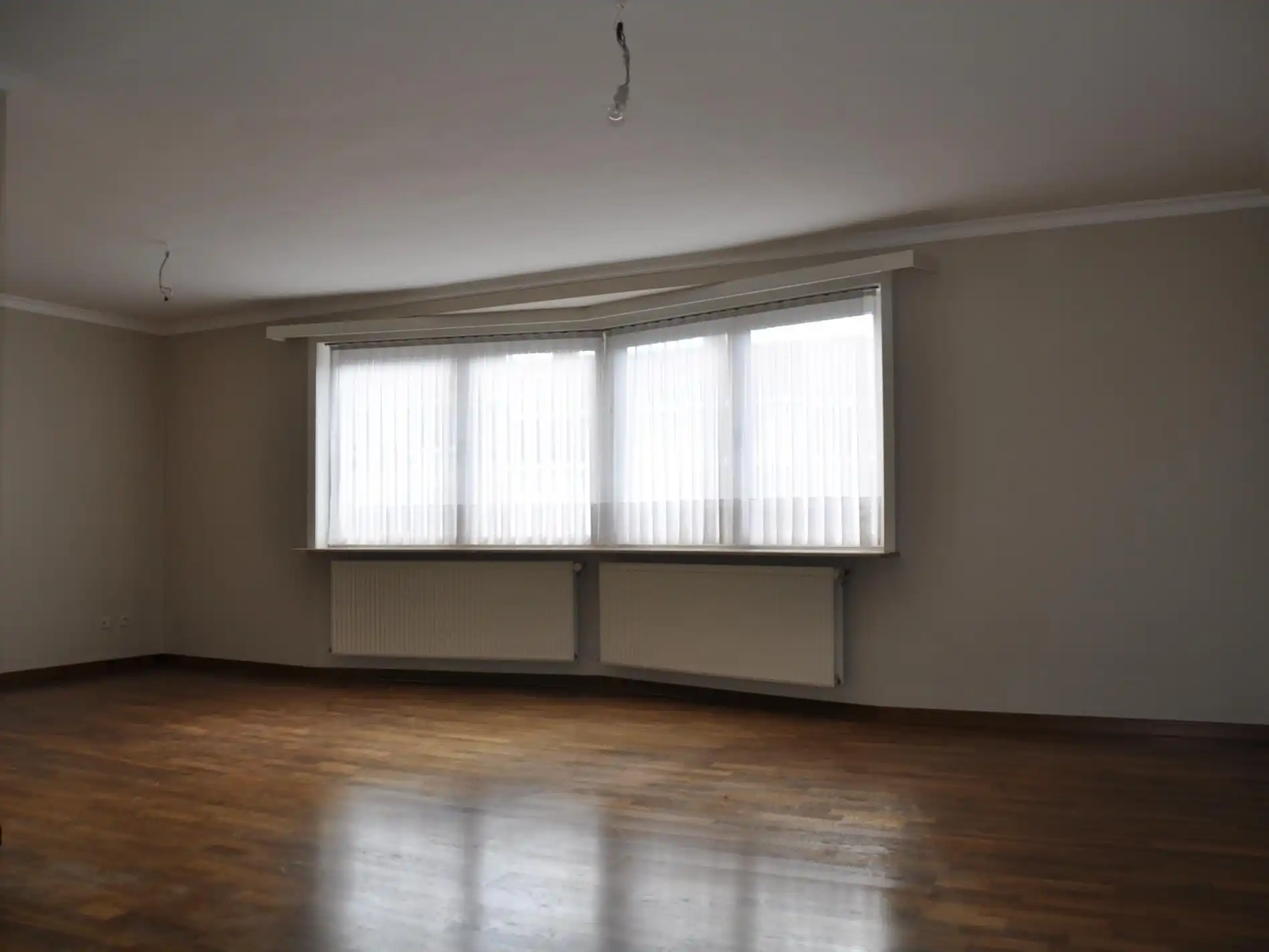 Ruim en verzorgd appartement met 2 slaapkamers in residentiële buurt - garagebox mogelijk. foto 2