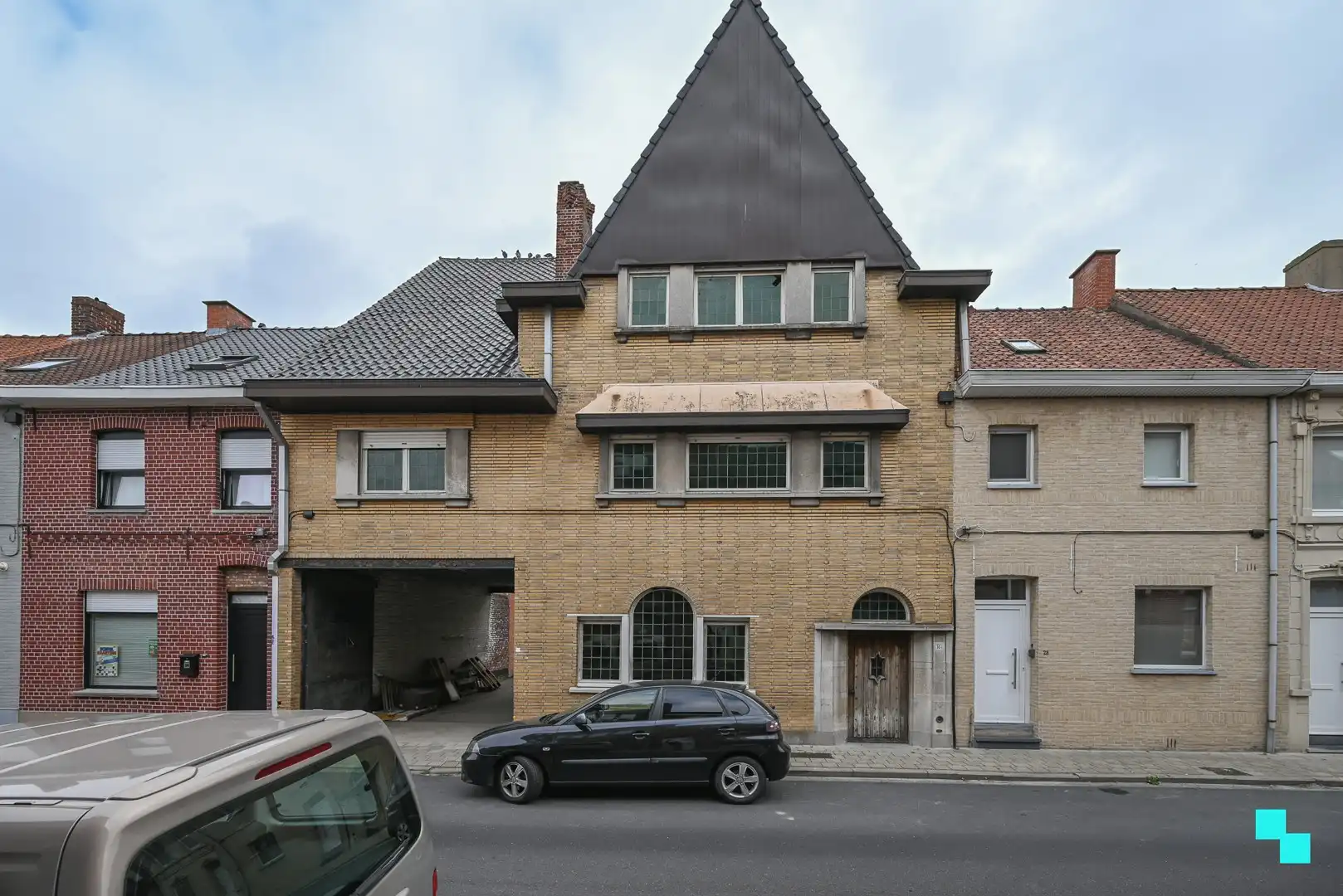 Hoofdfoto van de publicatie: Zeer ruime & authentieke woning in Izegem