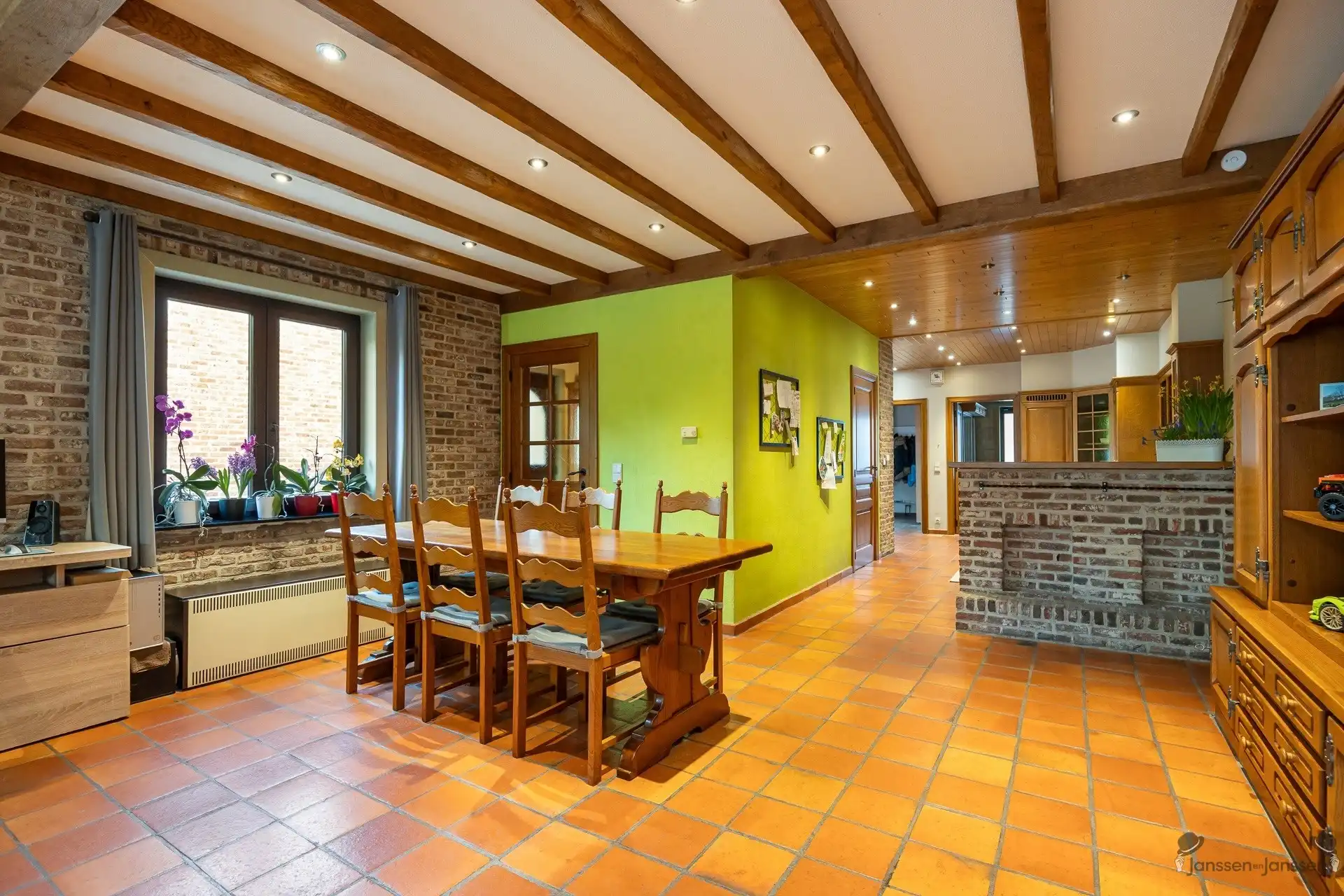 Ruime gezinswoning met 5 slaapkamers foto 7