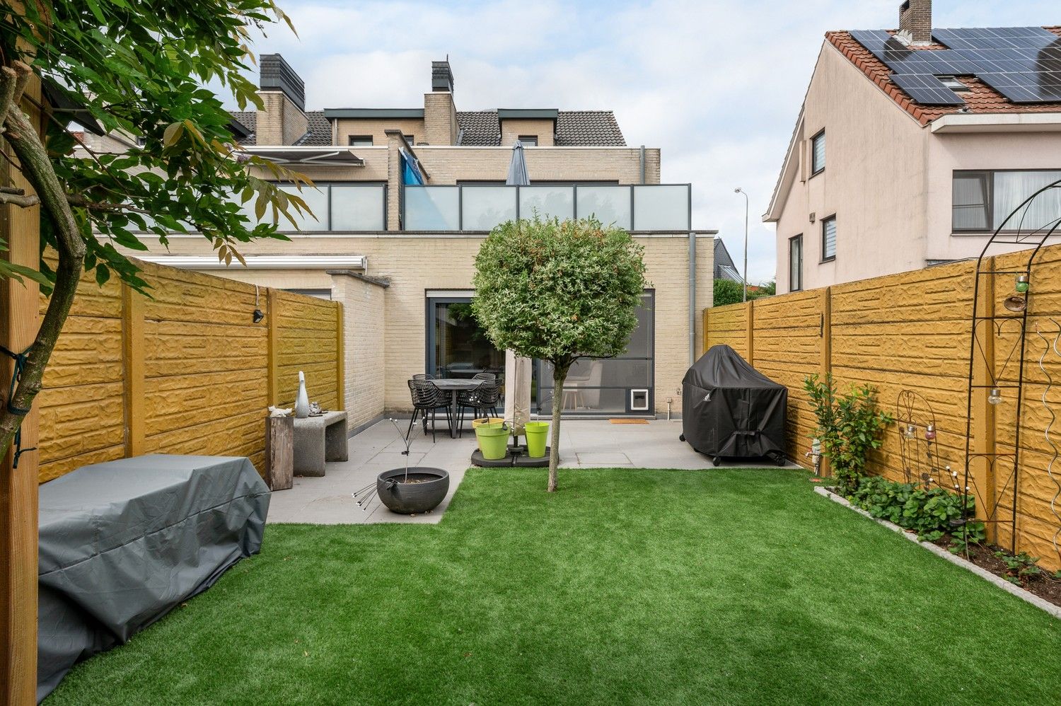 Instapklaar appartement met 2 slaapkamers, zonnige tuin en garage te Wommelgem foto 2