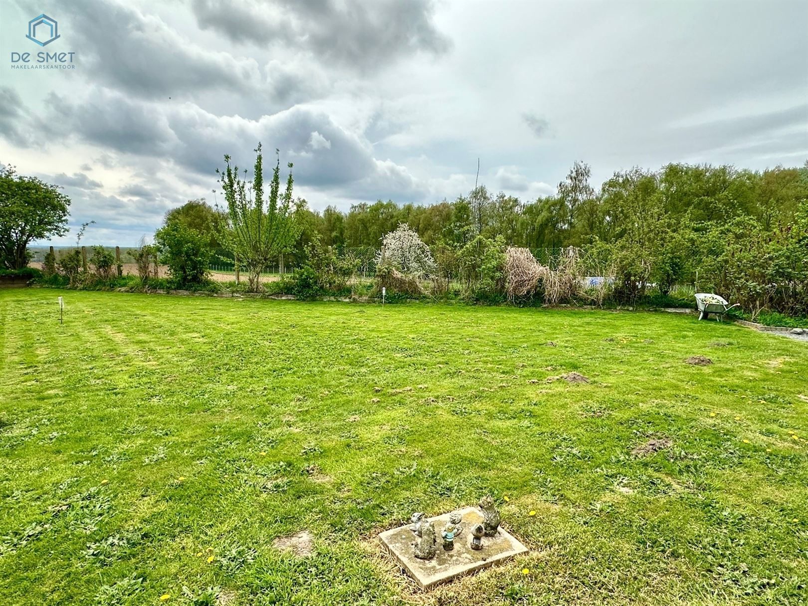 RUIME HALFOPEN BEBOUWING MET GARAGE EN TUIN foto 18