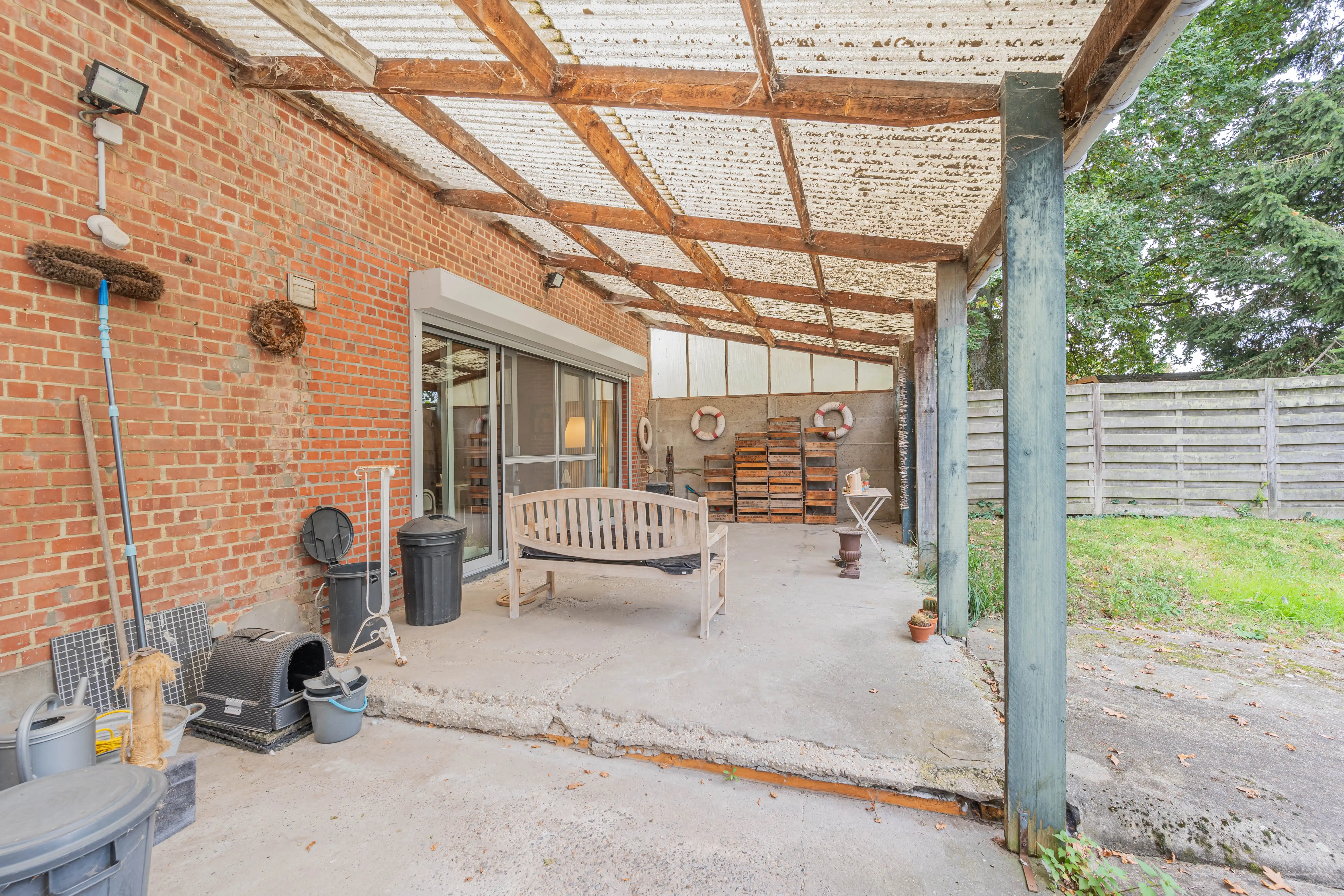 Ruime woning met 5 slaapkamers, inpandig magazijn en tuin foto 30