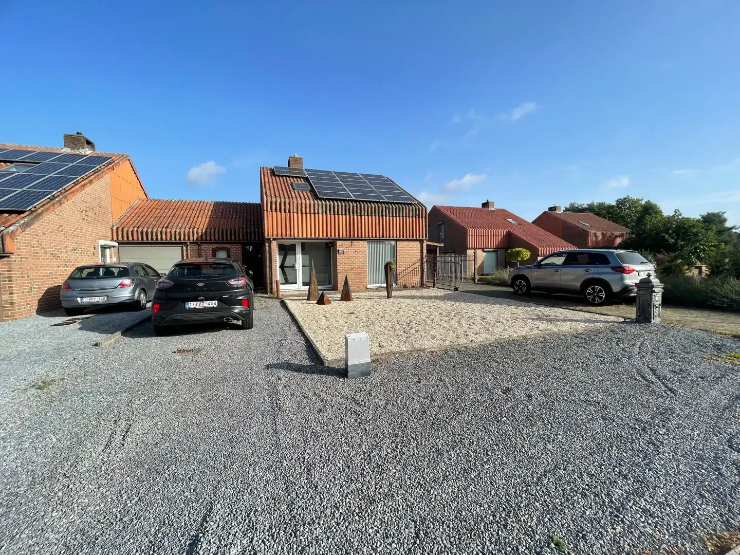 Rustig gelegen woning met 2 slaapkamers en tuin te Lommel. foto {{pictureIndex}}