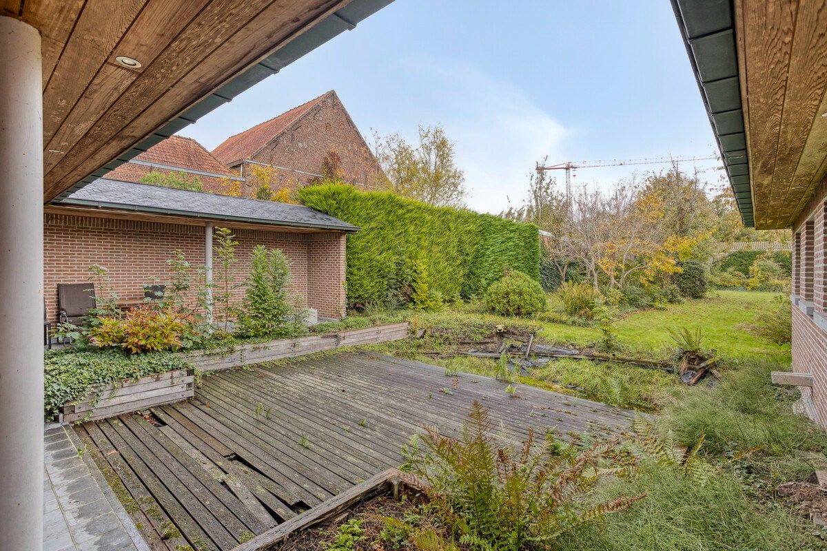 Bijzonder ruime woning met inpandige garage en 3 slks op een perceel van 1218 m². foto 16