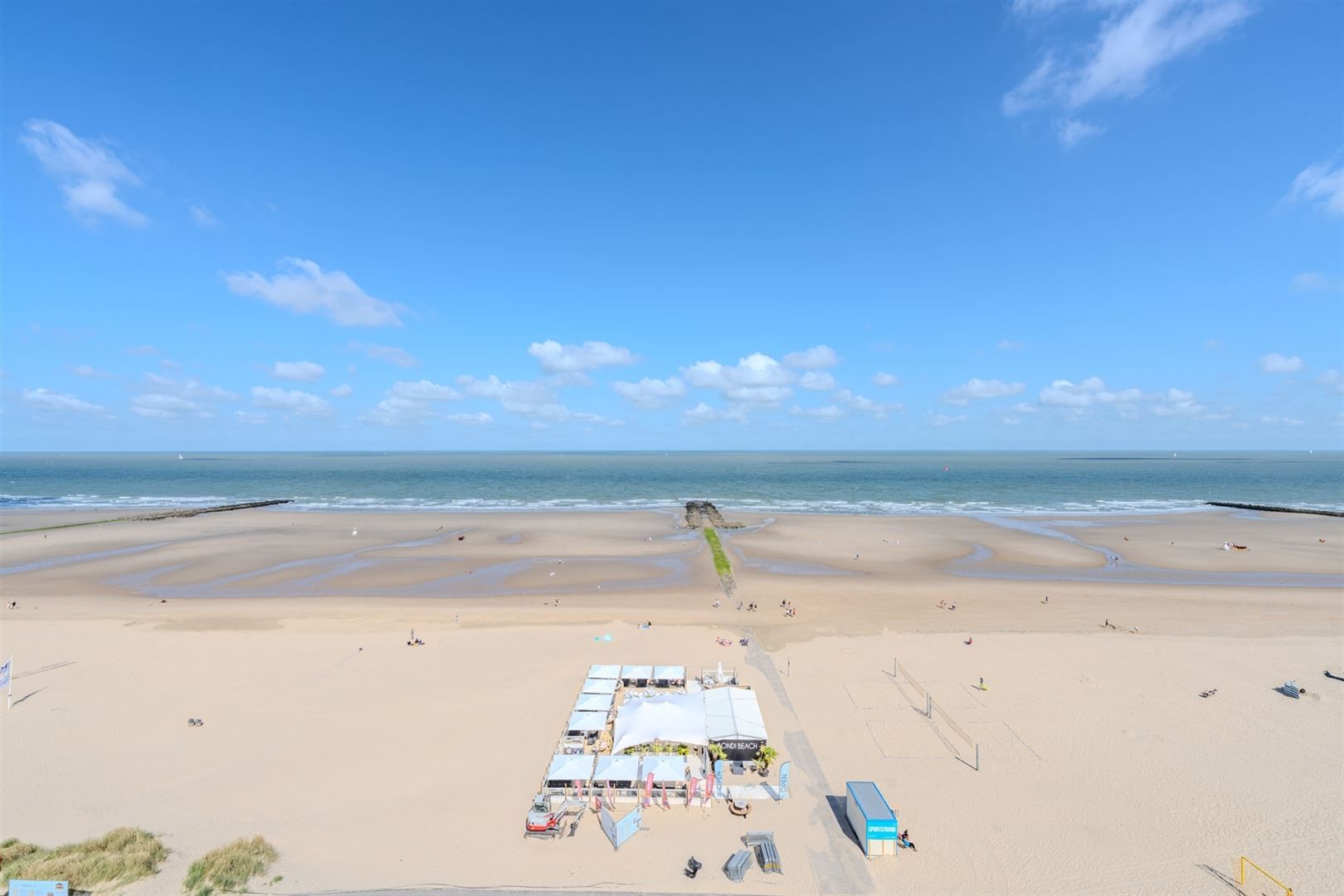 gerenoveerd appartement met zee en duinzicht foto 19