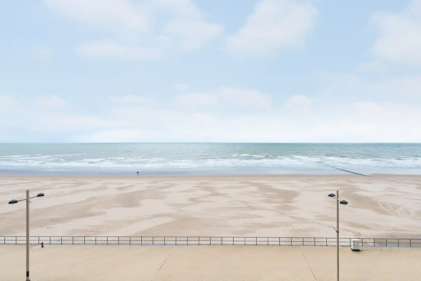 Ruime studio op de Zeedijk van Middelkerke op de vierde verdieping met aparte slaaphoek foto 15