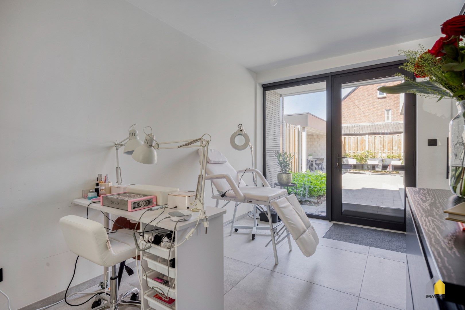 Energiezuinige patiowoning met 3 slpks, buro, hobbykamer en dubbele carport. foto 14
