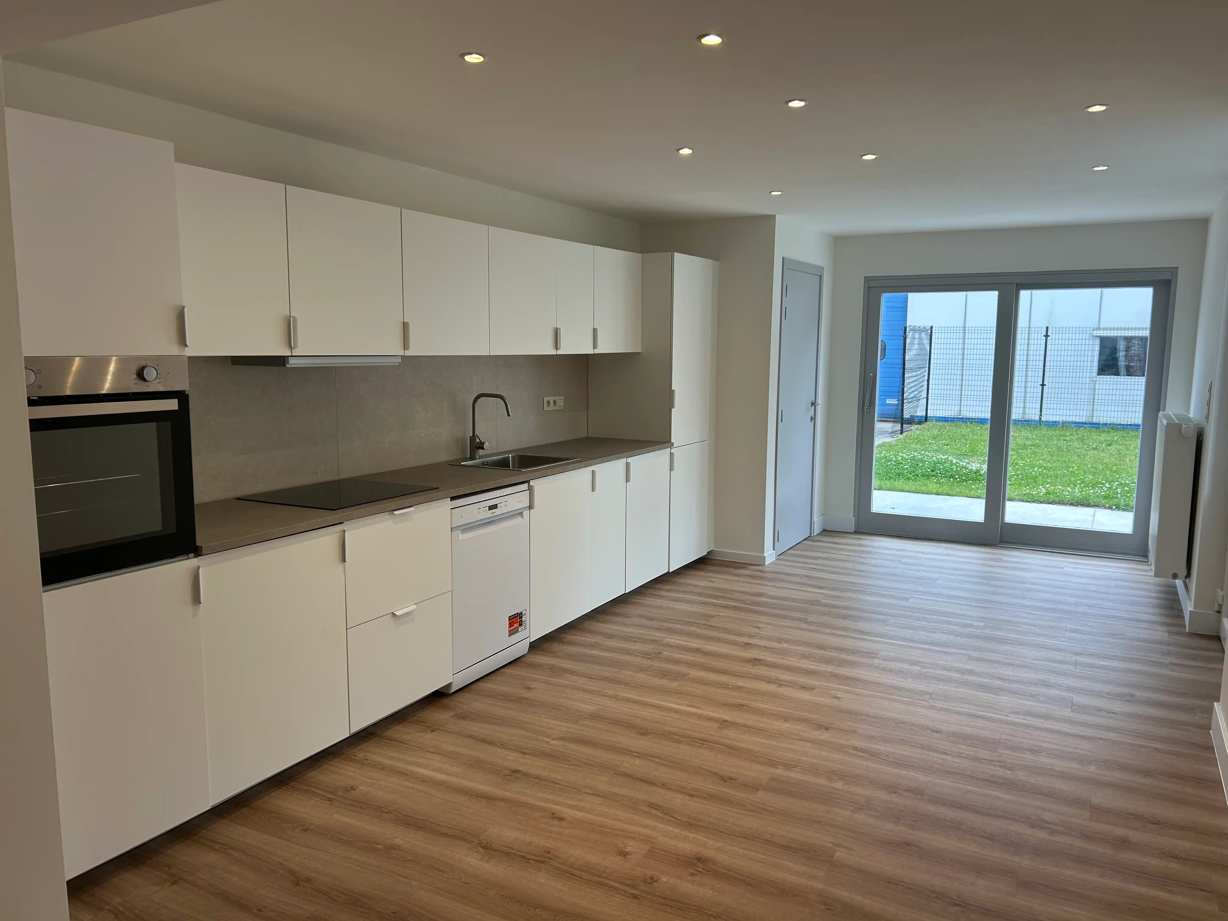 Volledig vernieuwde woning met 3 slaapkamers en tuintje. foto 6