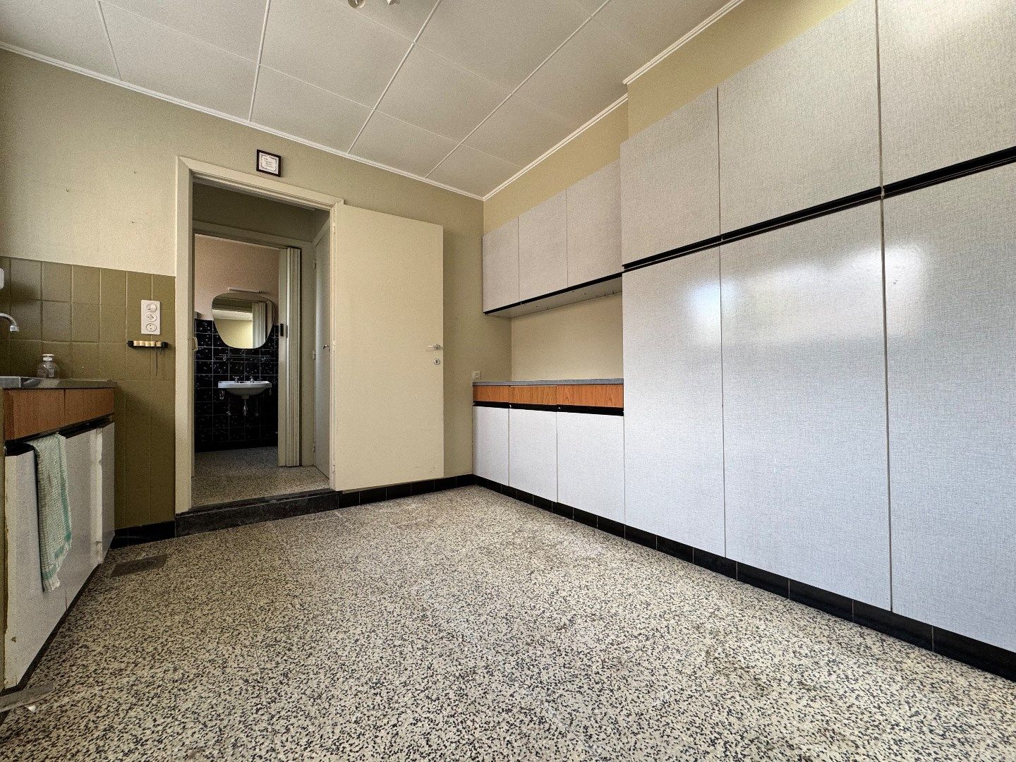 Ruime woning met 5 slaapkamers, tuin en garage in Wingene foto 9