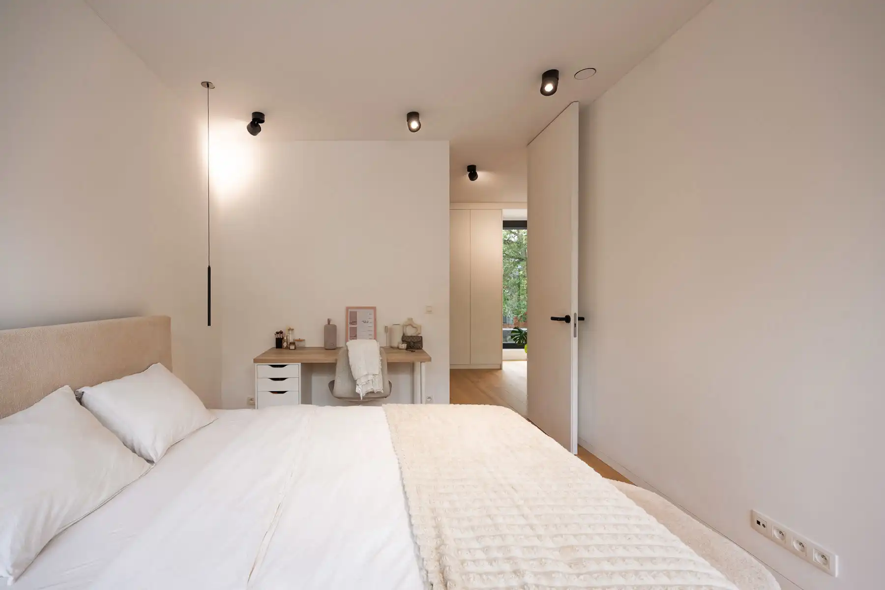 Exclusieve energiezuinige villa met zwembad en poolhouse foto 18