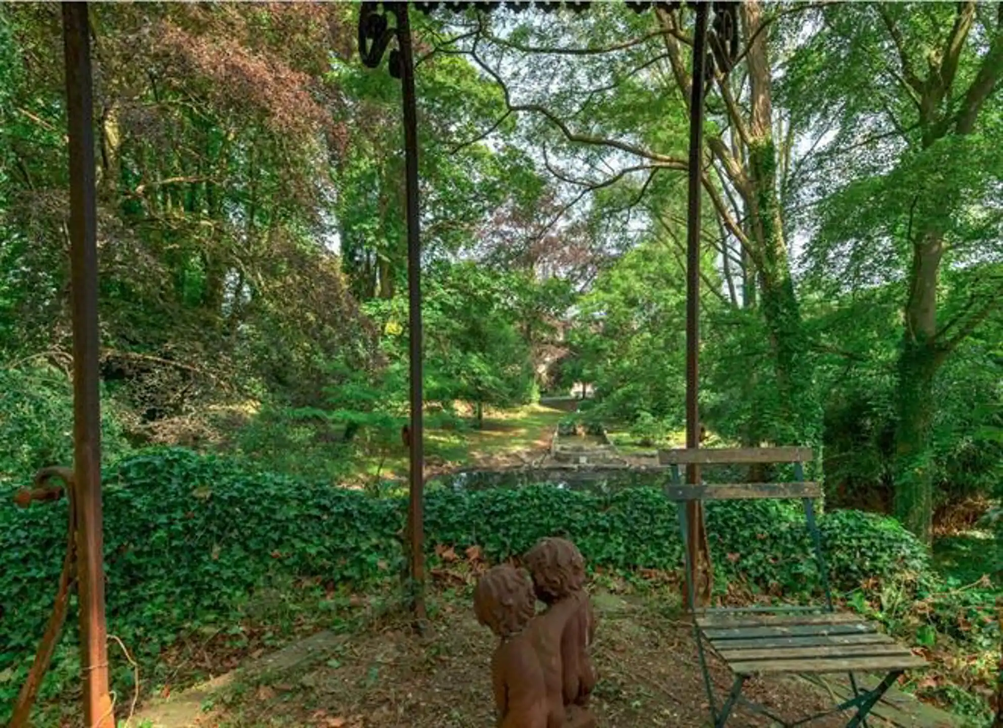 Imposante neoclassicistische herenwoning met 7 slpk., 2 badk. op 59 are 51 ca foto 24