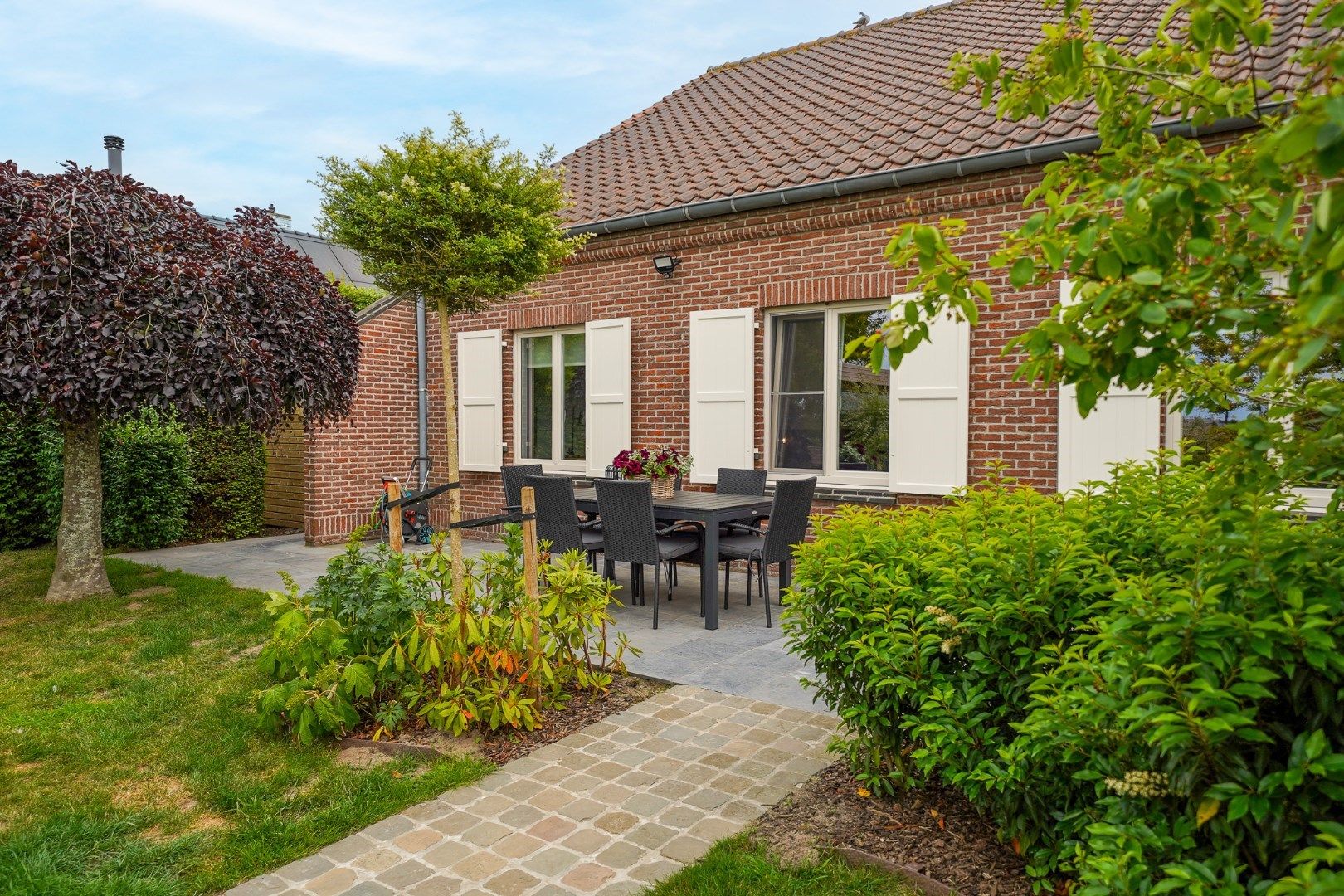 Instapklare laagbouwvilla met 305 m² woonoppervlakte en prachtig aangelegde tuin foto 16