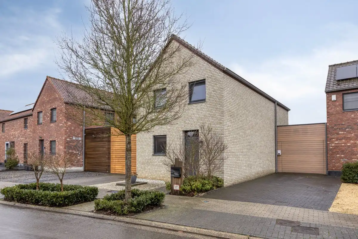 Instapklare woning met garage te koop in Bilzen foto 2