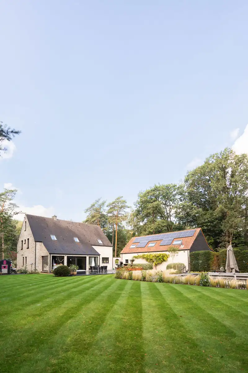 Royale villa met zwemvijver en polyvalent bijgebouw foto 25