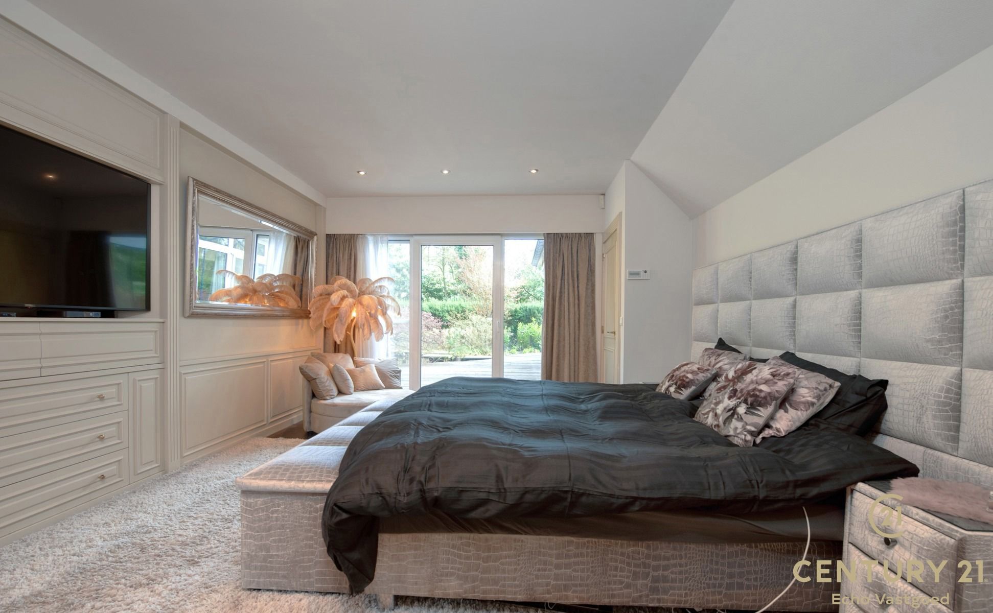 Gelijkvloerse fraaie villa met prachtige tuin op ca 1700m² foto 16