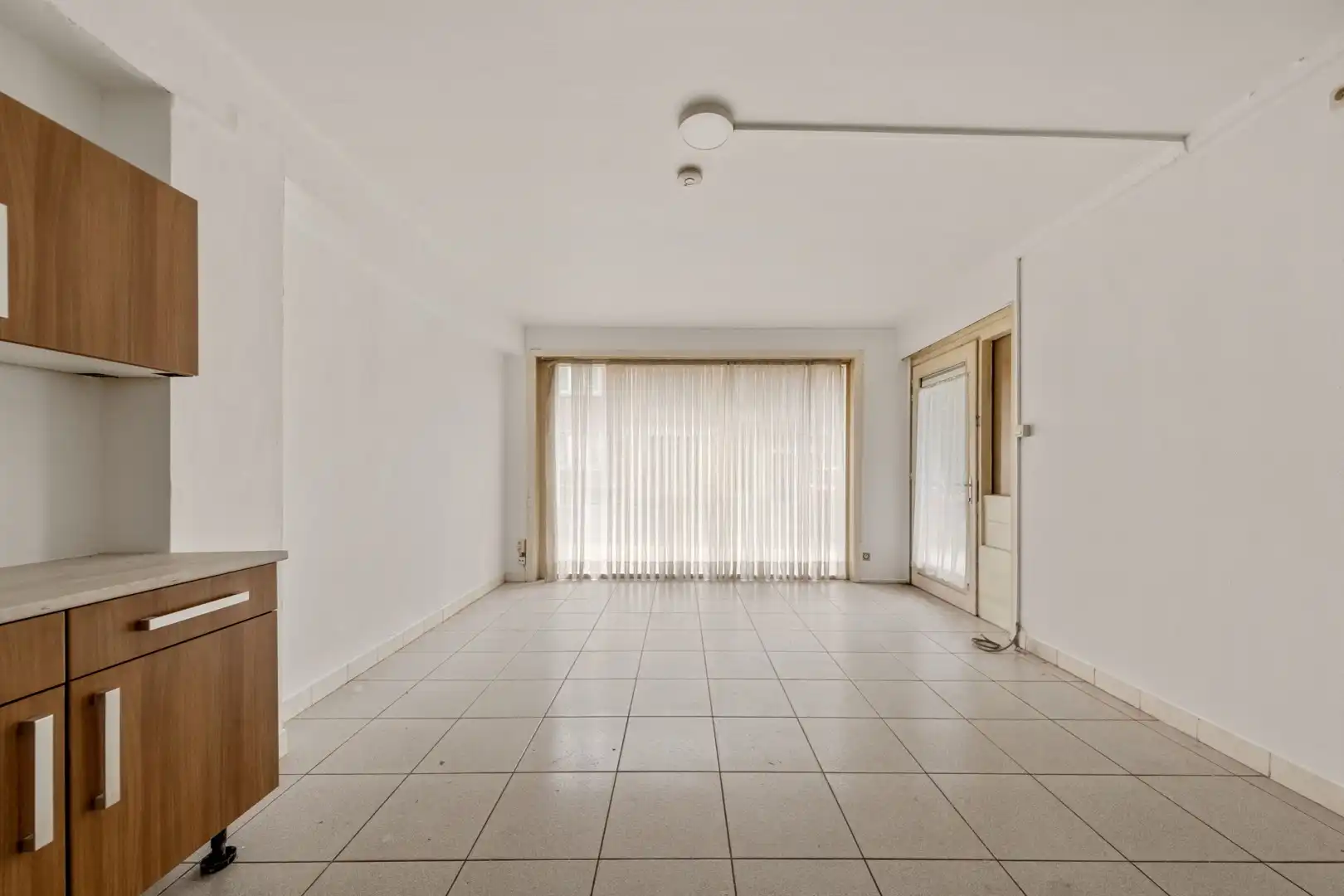 RUIM GELIJKVLOERS APPARTEMENT VAN 115 M2 IN HET HART VAN DEINZE foto 2
