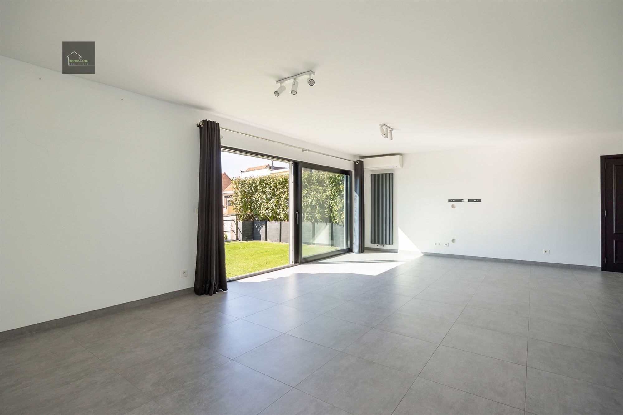 Zeer ruim en luxueus appartement op toplocatie foto 2
