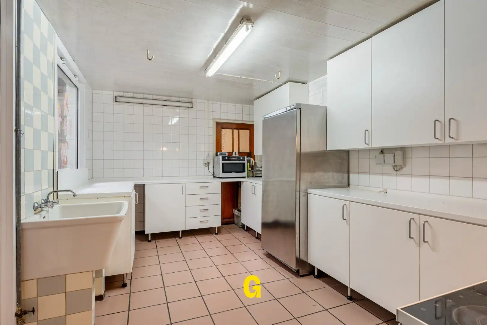 Ruime woning van 293 m² met inpandige garage en tuin foto 9