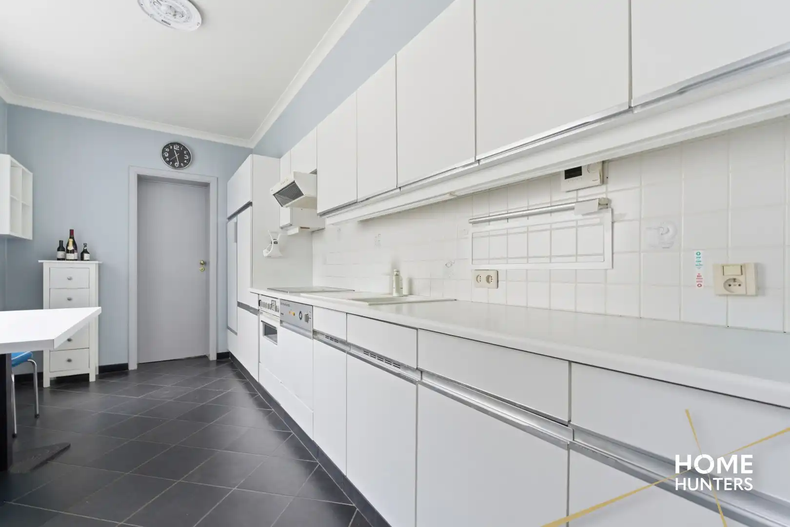 Karaktervolle stadswoning met 5 slaapkamers, ruime garage en tuin nabij de Leie in Wervik foto 8