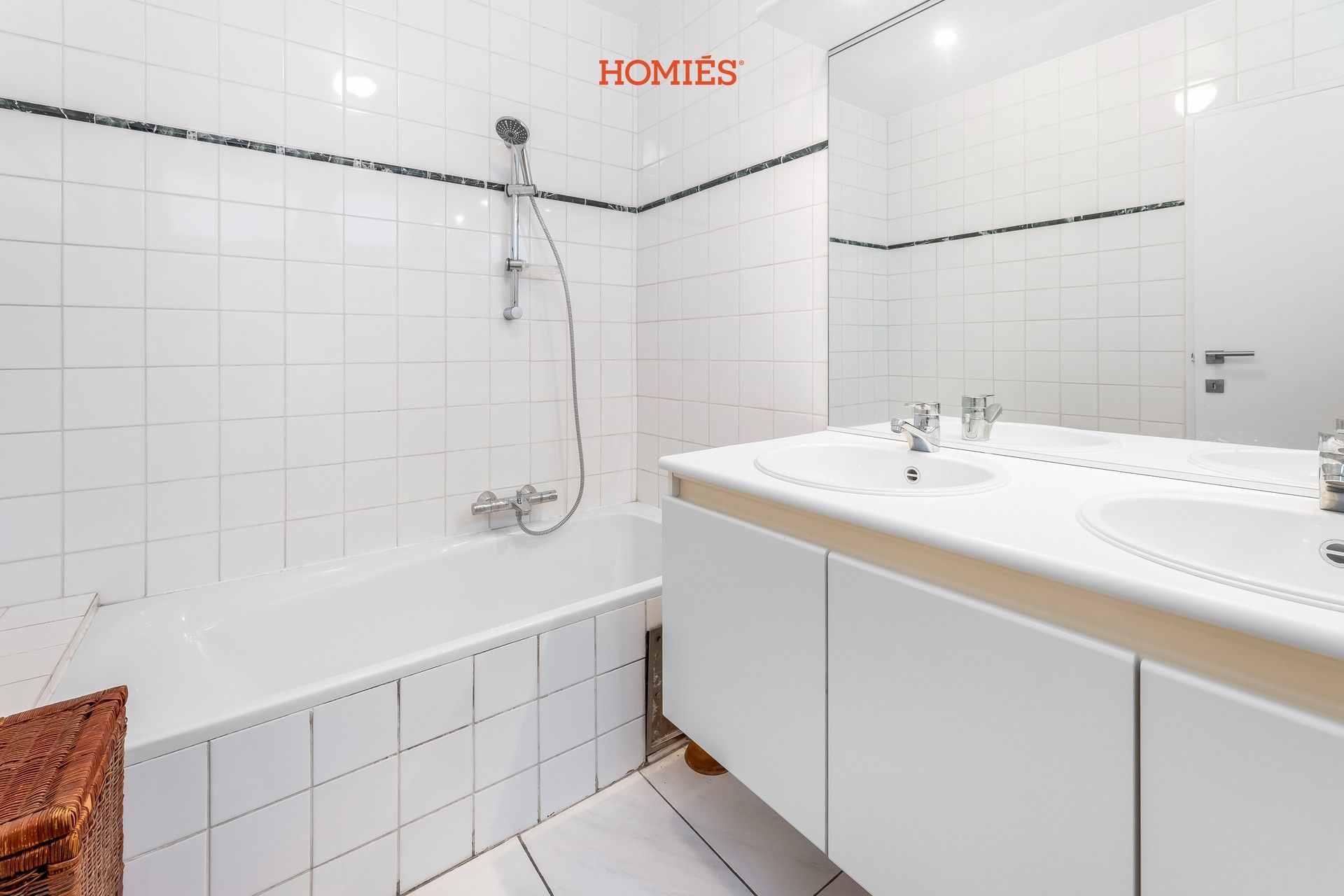 Bemeubeld 2-slpk appartement met riant terras en garagebox foto 9
