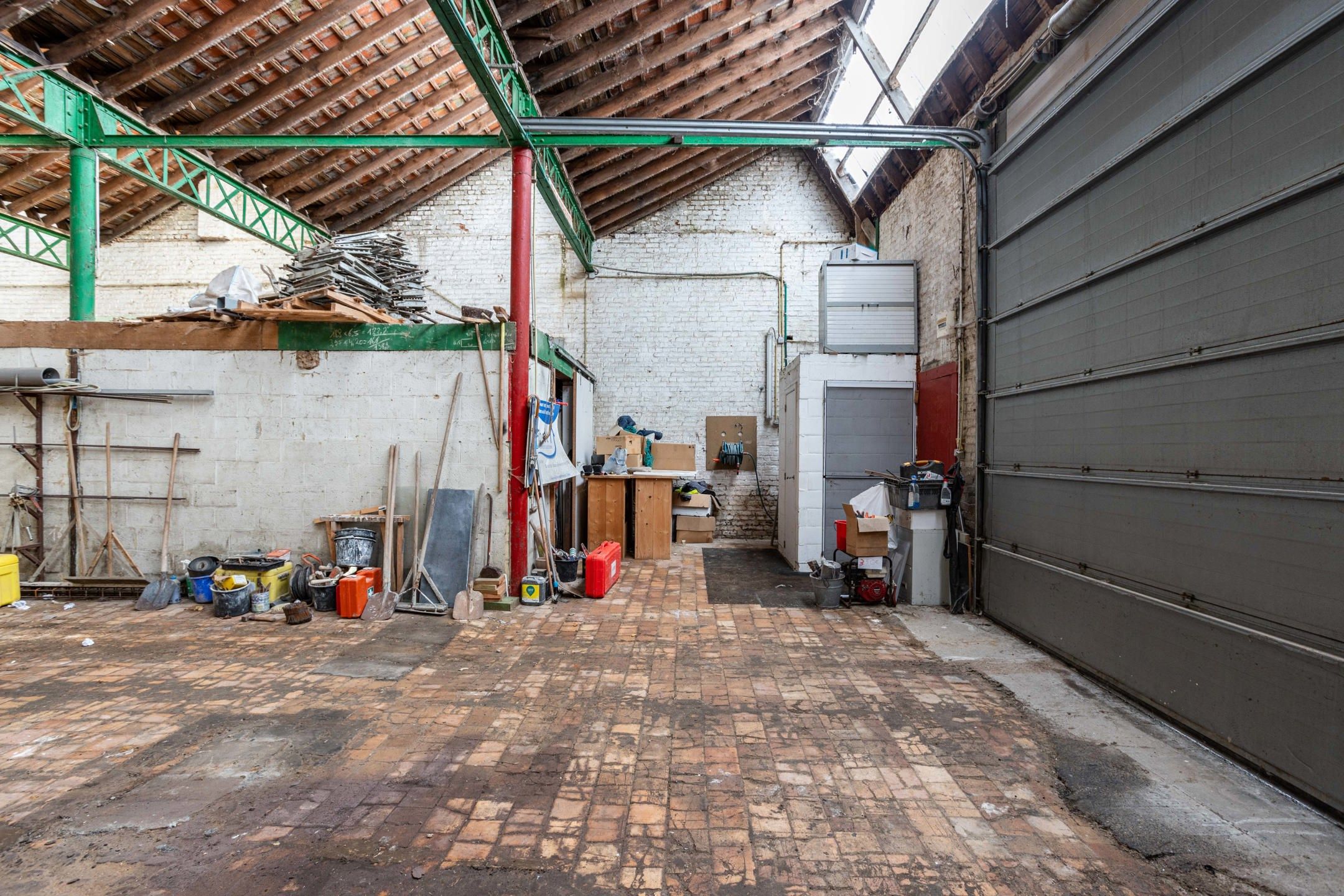 Ruime loods op een gunstige locatie met veel mogelijkheden! foto 7