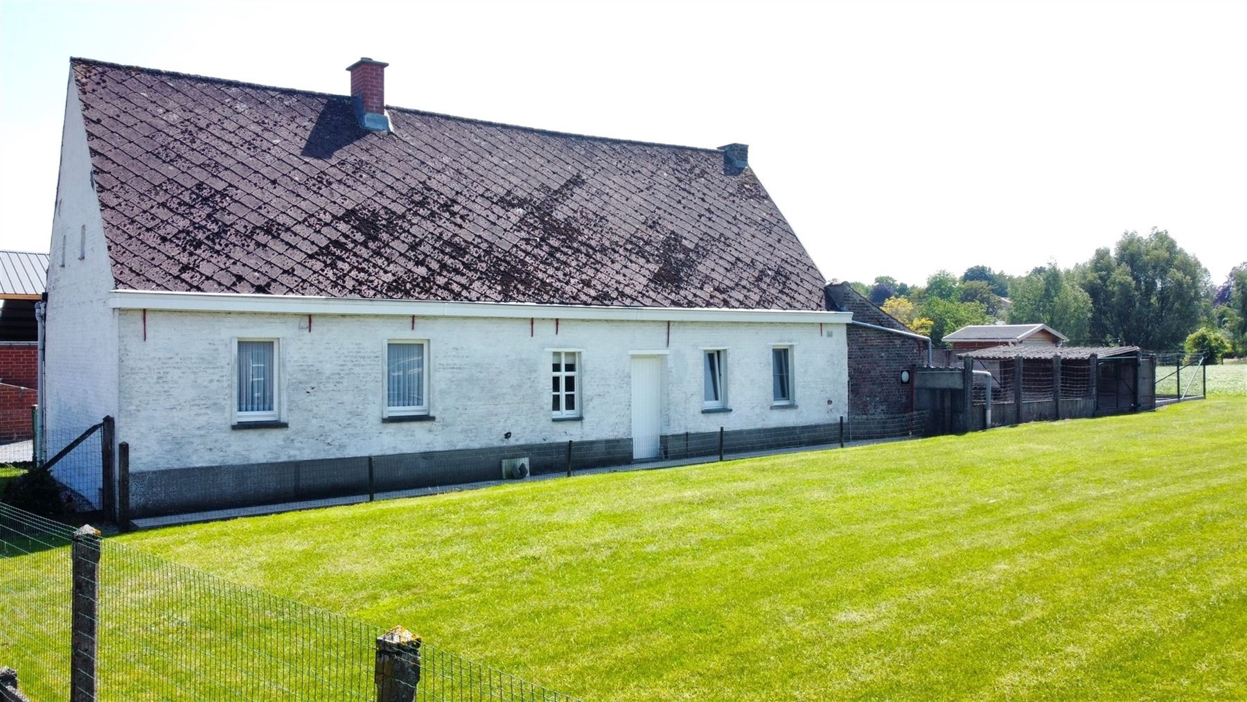 Hoeve met weide op 5555m² met zicht op Tiegemberg foto 1