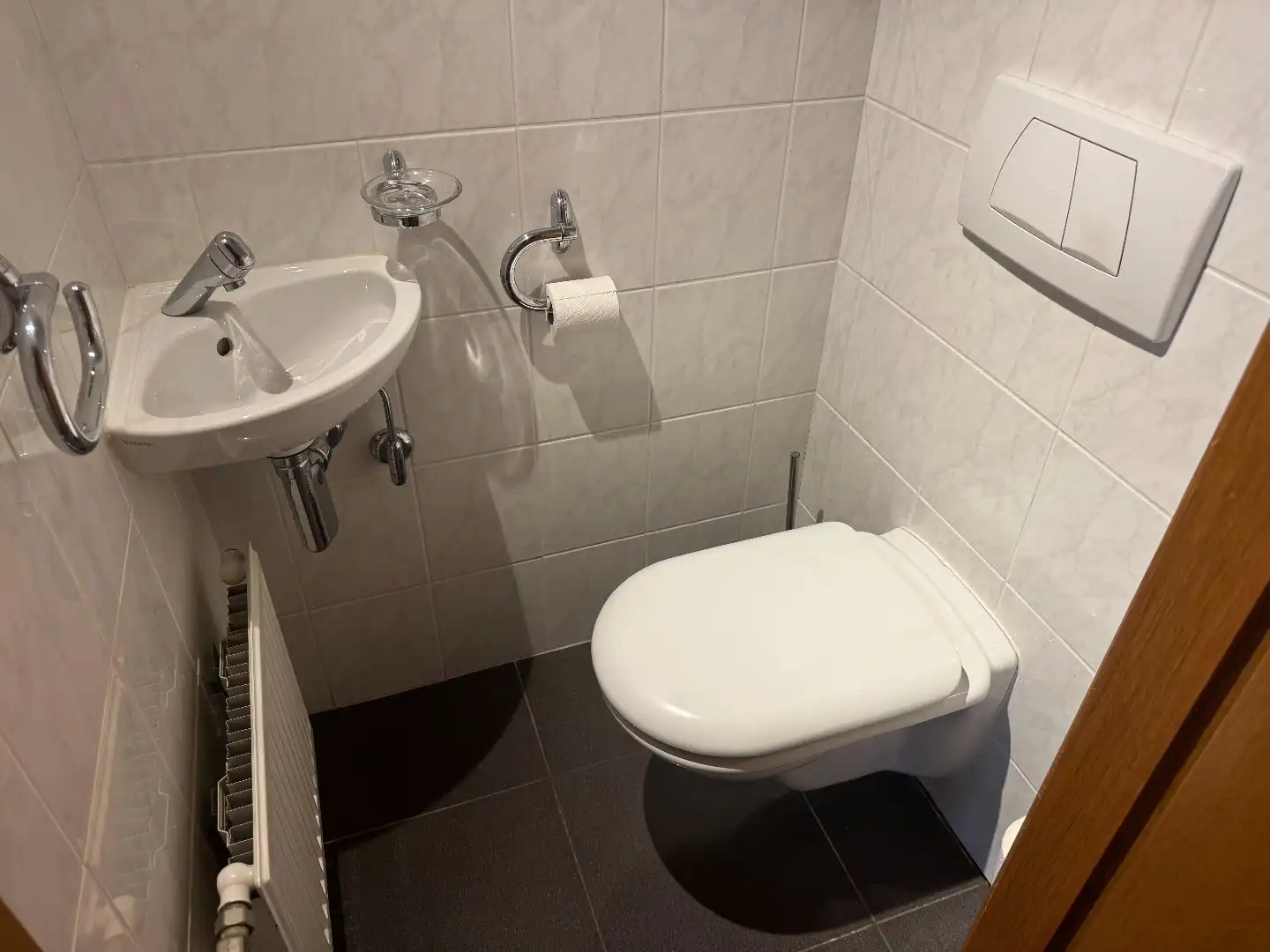 TE HUUR - Op zoek naar een ruim appartement in hartje Merchtem? Welkom Home! foto 14