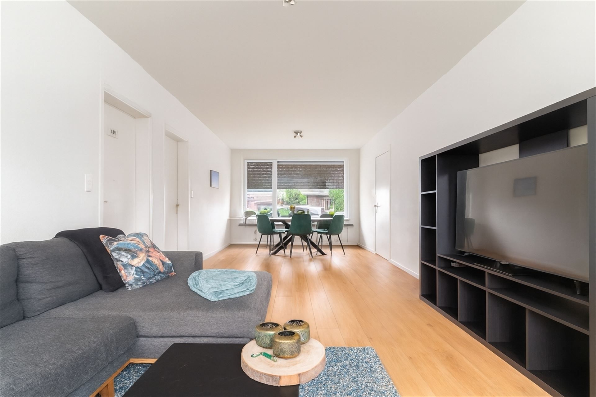 Meergezinswoning bestaande uit 2 app, tuin en dubbele carport foto 6