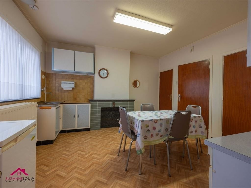 Vrijstaande splitlevel woning, te renoveren naar eigen smaak foto 16