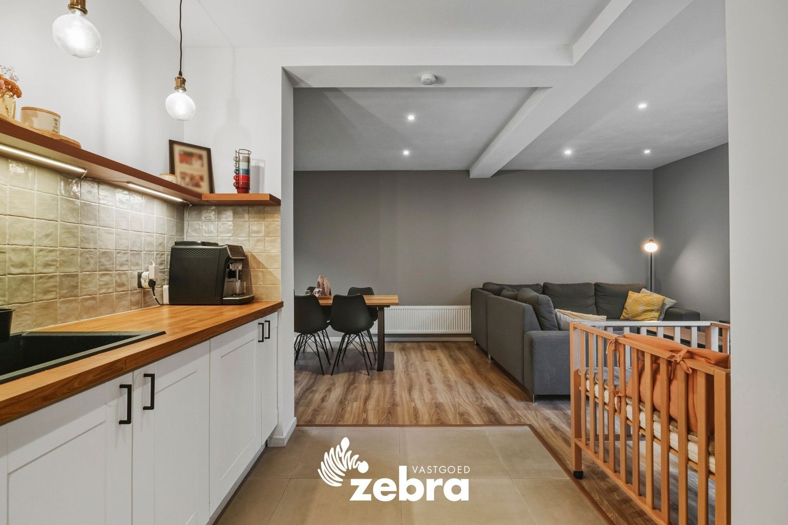 Instapklare gerenoveerde woning met tuin en dakterras te centrum Moorsele! foto 8