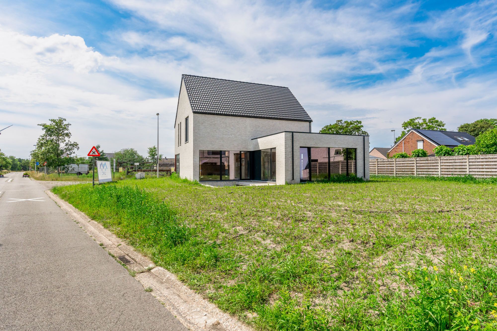 ROYALE CASCO-WONING MET EEN HEERLIJK LICHTRIJKE WOONKAMER MET OPEN KEUKEN EN AANSLUITEND DE BERGPLAATS, 3 SLAAPKAMERS (MEER MOGELIJK), EEN RUIME BADKAMER EN VOLLEDIG ONDERKELDERD MET DAGLICHT!! EEN HEERLIJK RUIM HUIS MET UNIEKE KELDERVERDIEPING, EEN LEUKE TUIN OP 6A 30CA, OP EEN GEGEERDE LOCATIE IN PELT!  foto 11