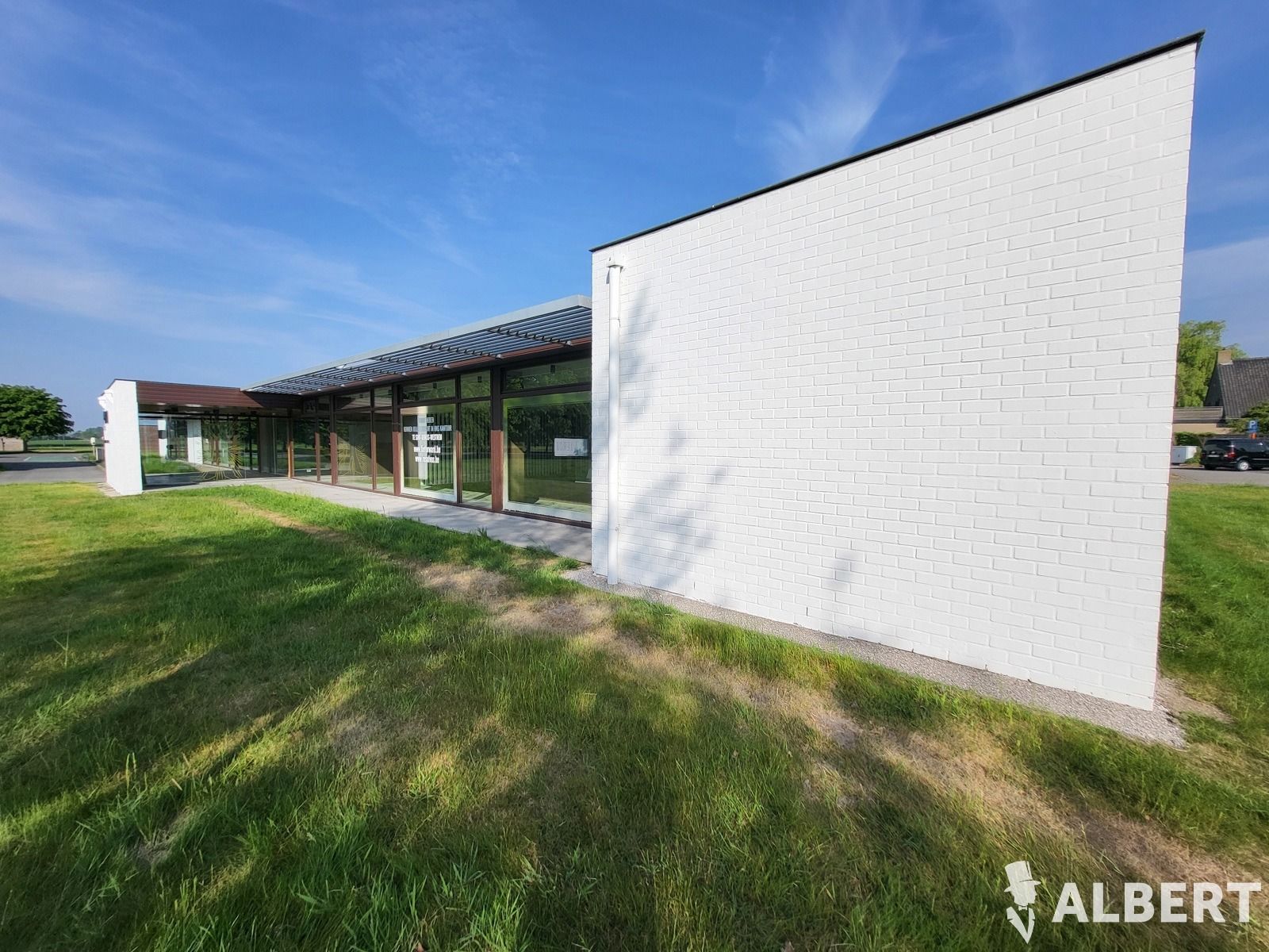 Exclusieve en centraal gelegen handelsruimtes in Loppem foto 6