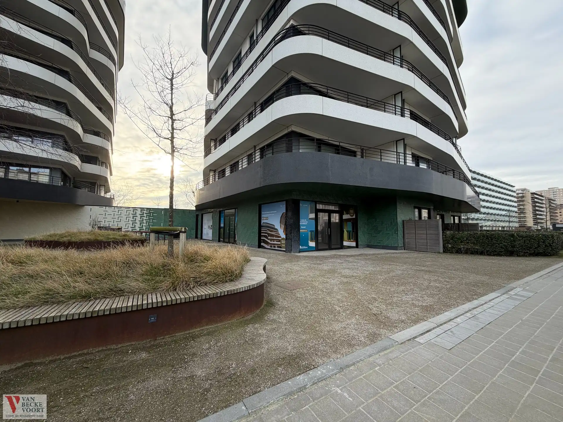 Handelsgelijkvloers 127m² foto 2