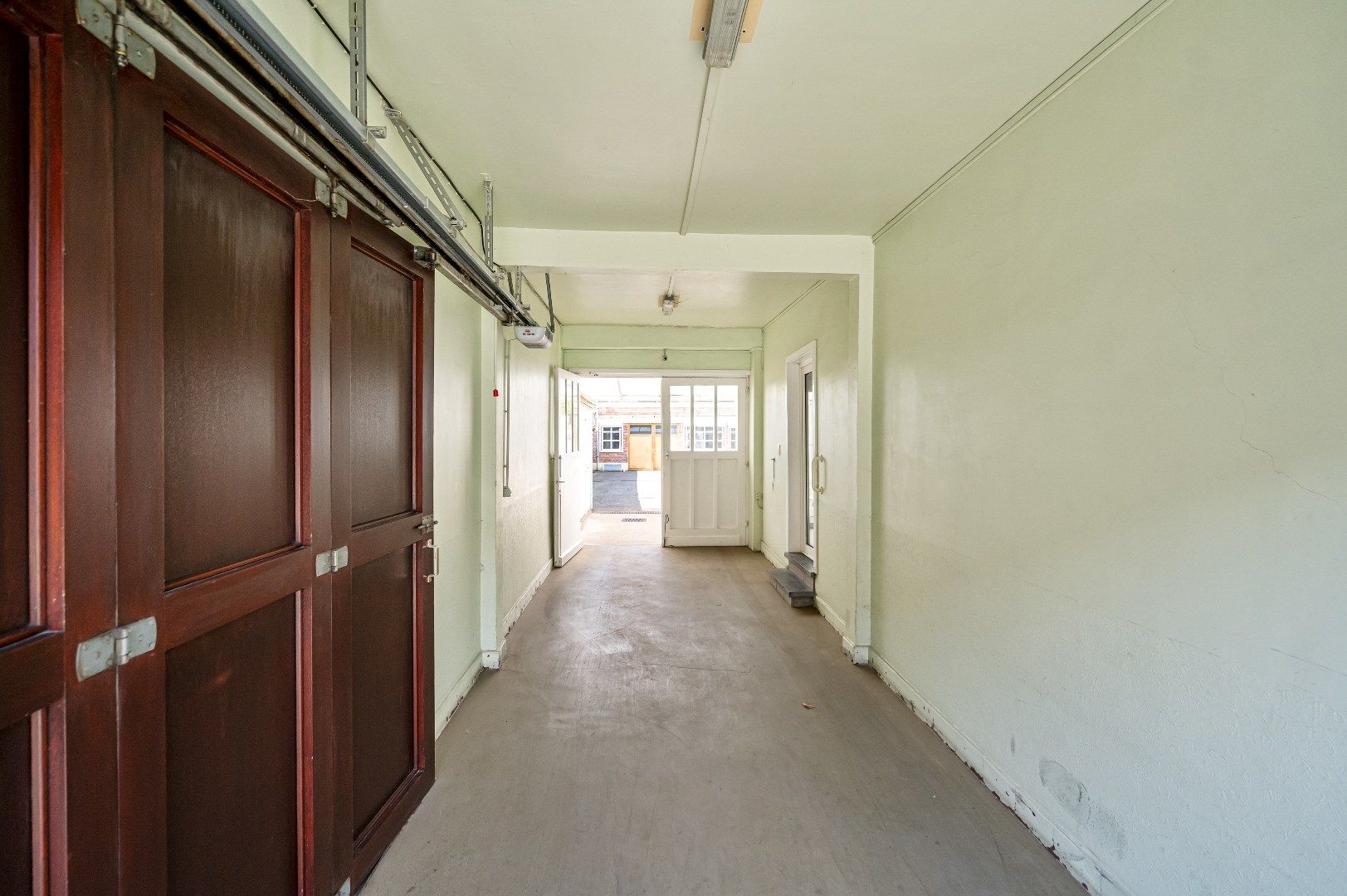 Veelzijdige eigendom met opslagruimte, werkplek en woongelegenheid in Gent foto 4